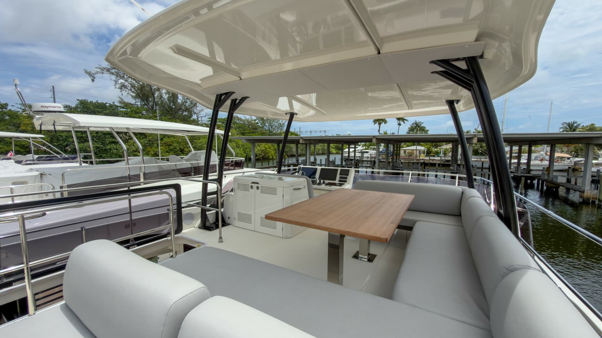 2025 Prestige M48 photo 32