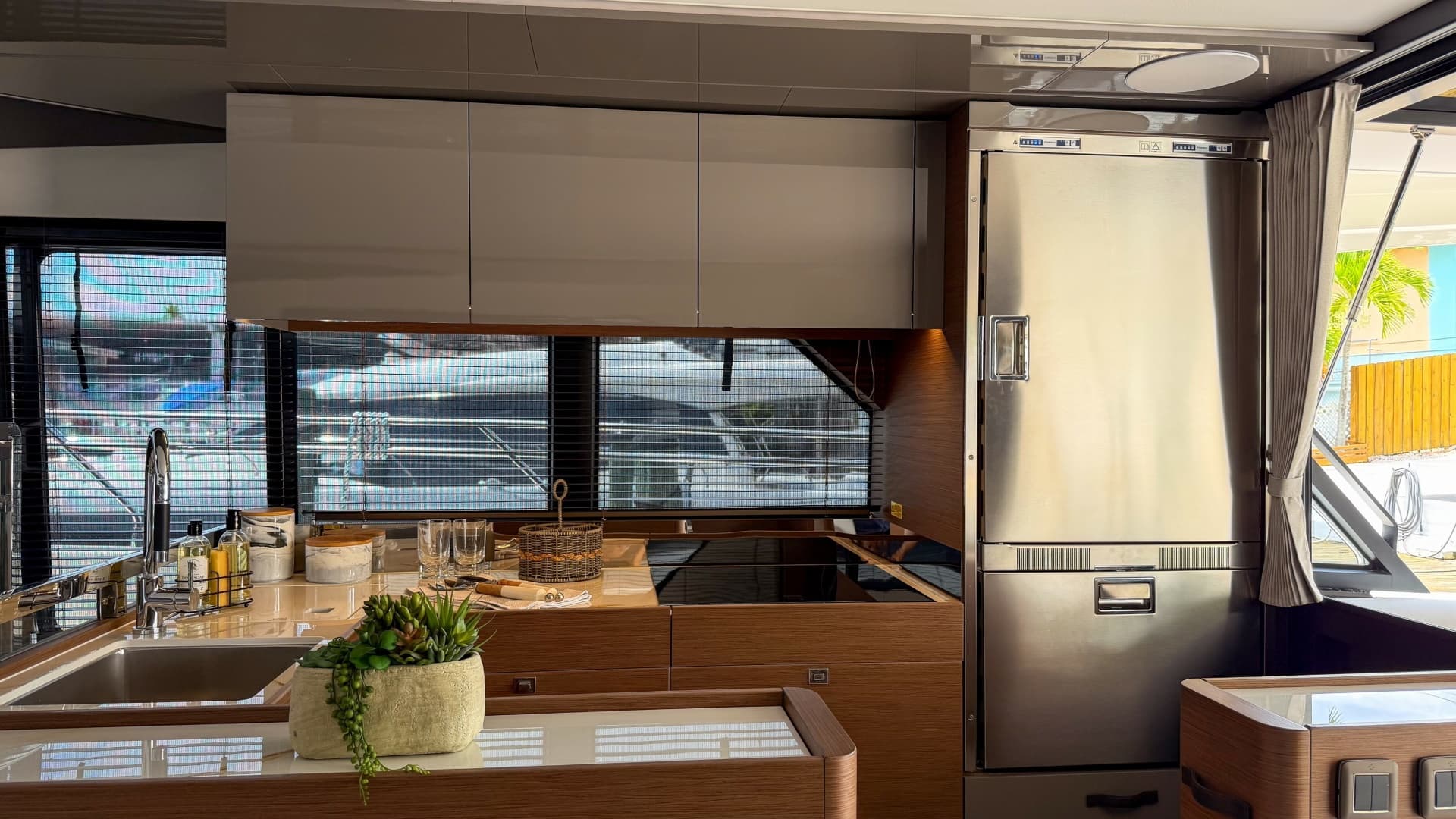 2025 Prestige M48 photo 15