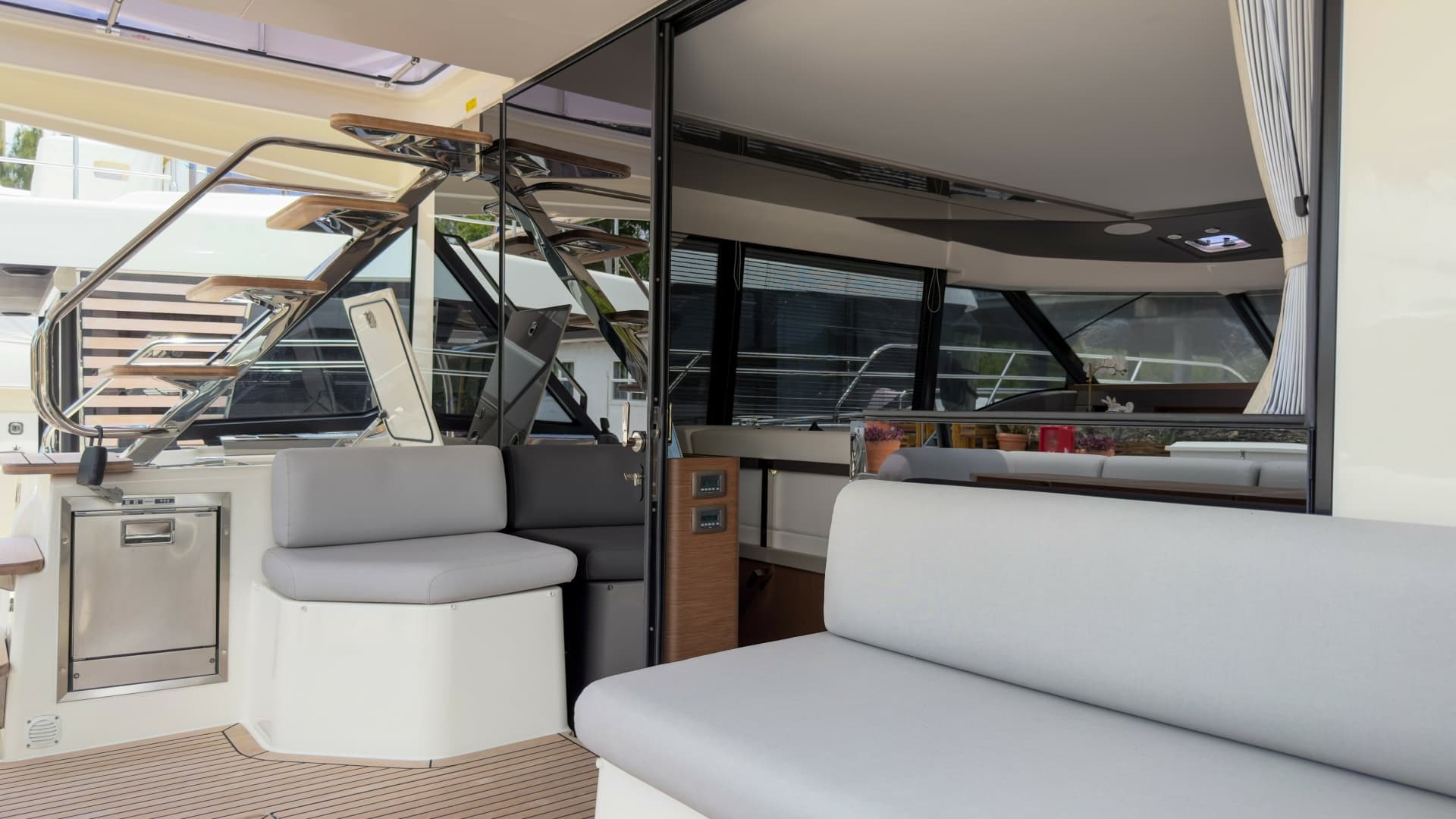 2025 Prestige M48 photo 7