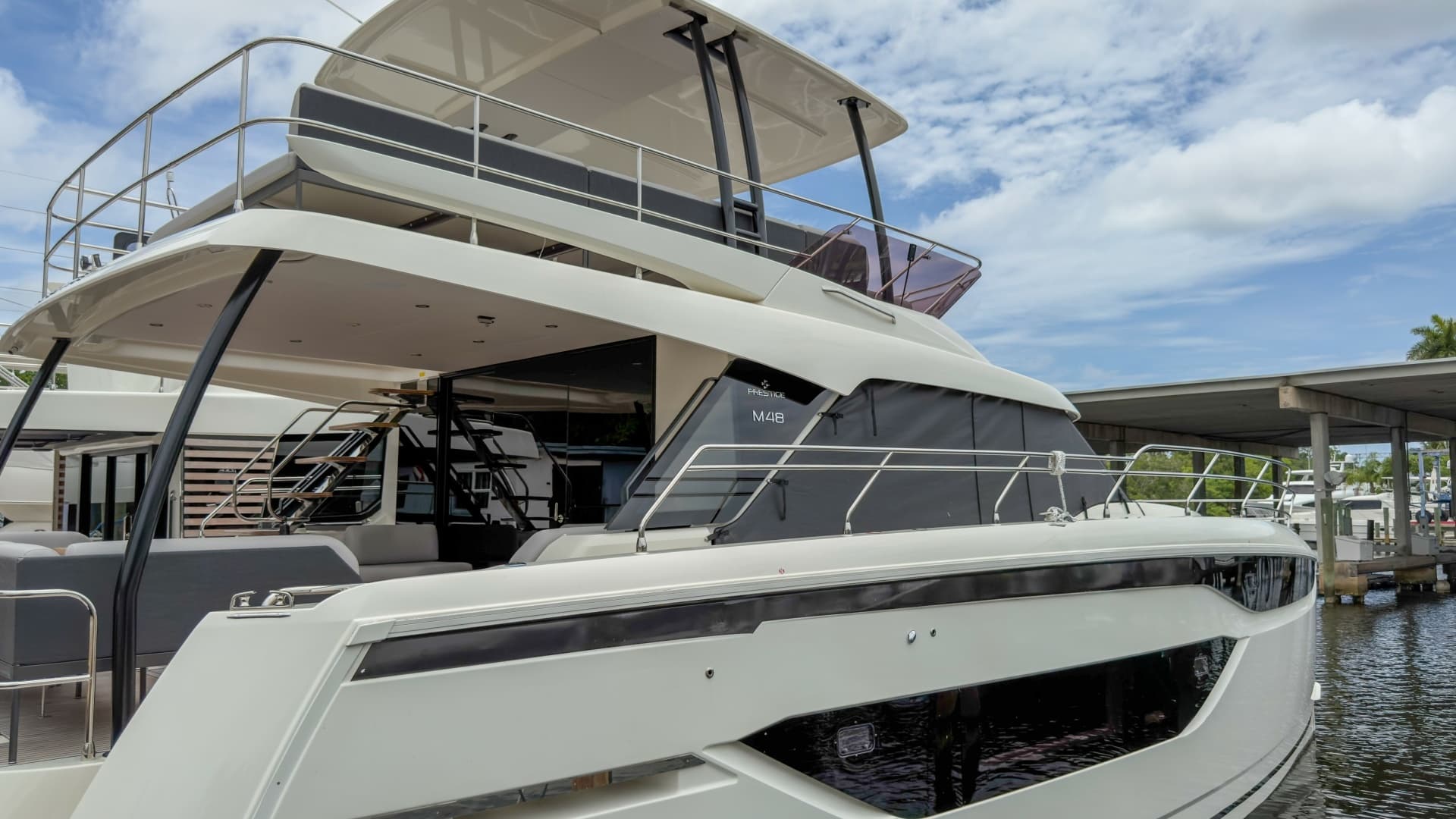 2025 Prestige M48 photo 3