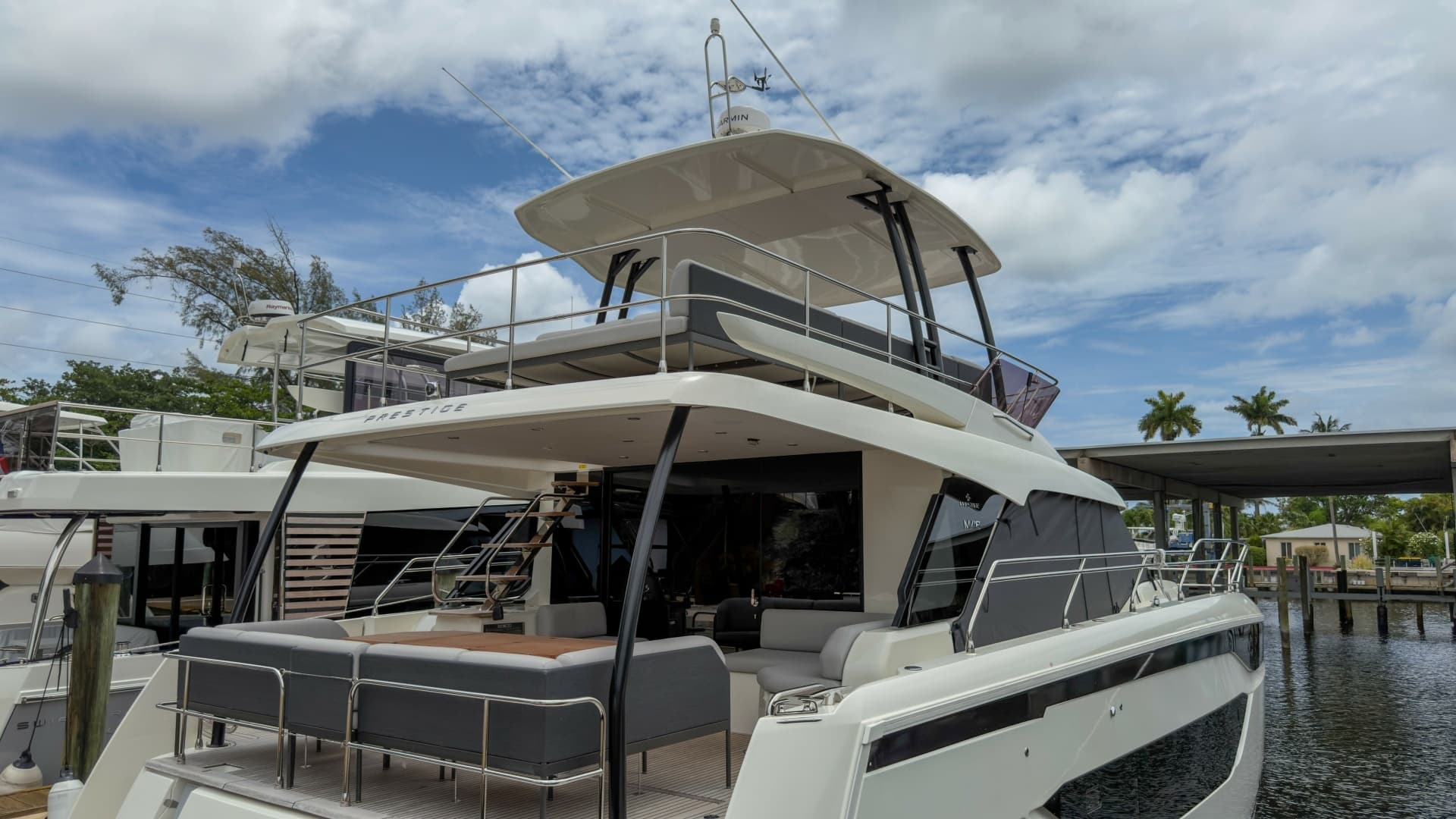 2025 Prestige M48 photo 43