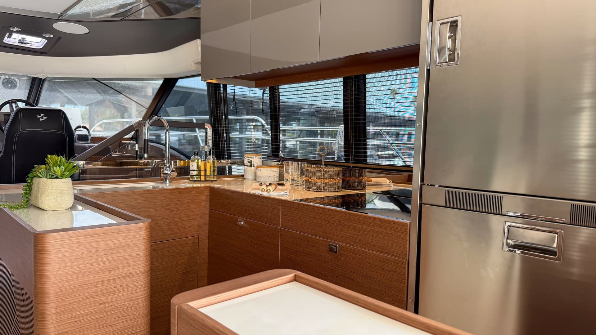 2025 Prestige M48 photo 12