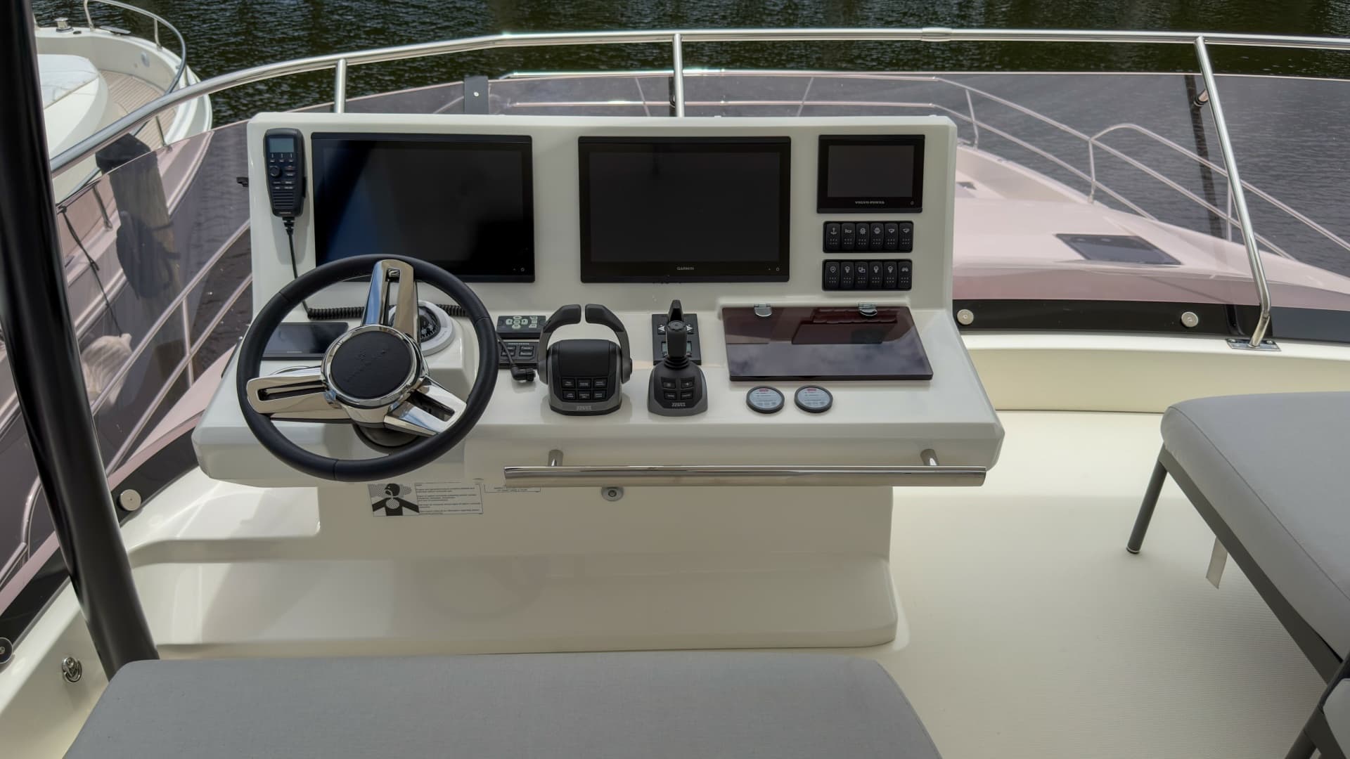 2025 Prestige M48 photo 31