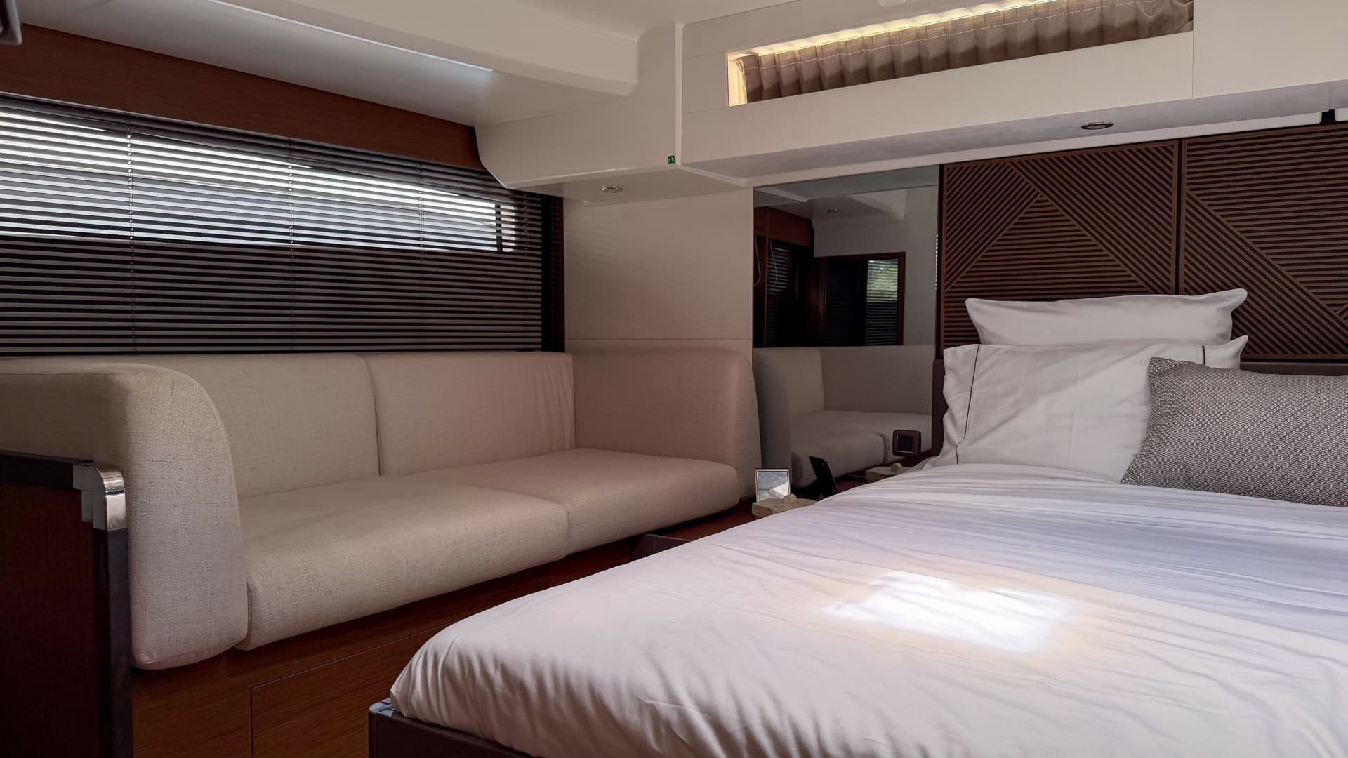 2025 Prestige M48 photo 19
