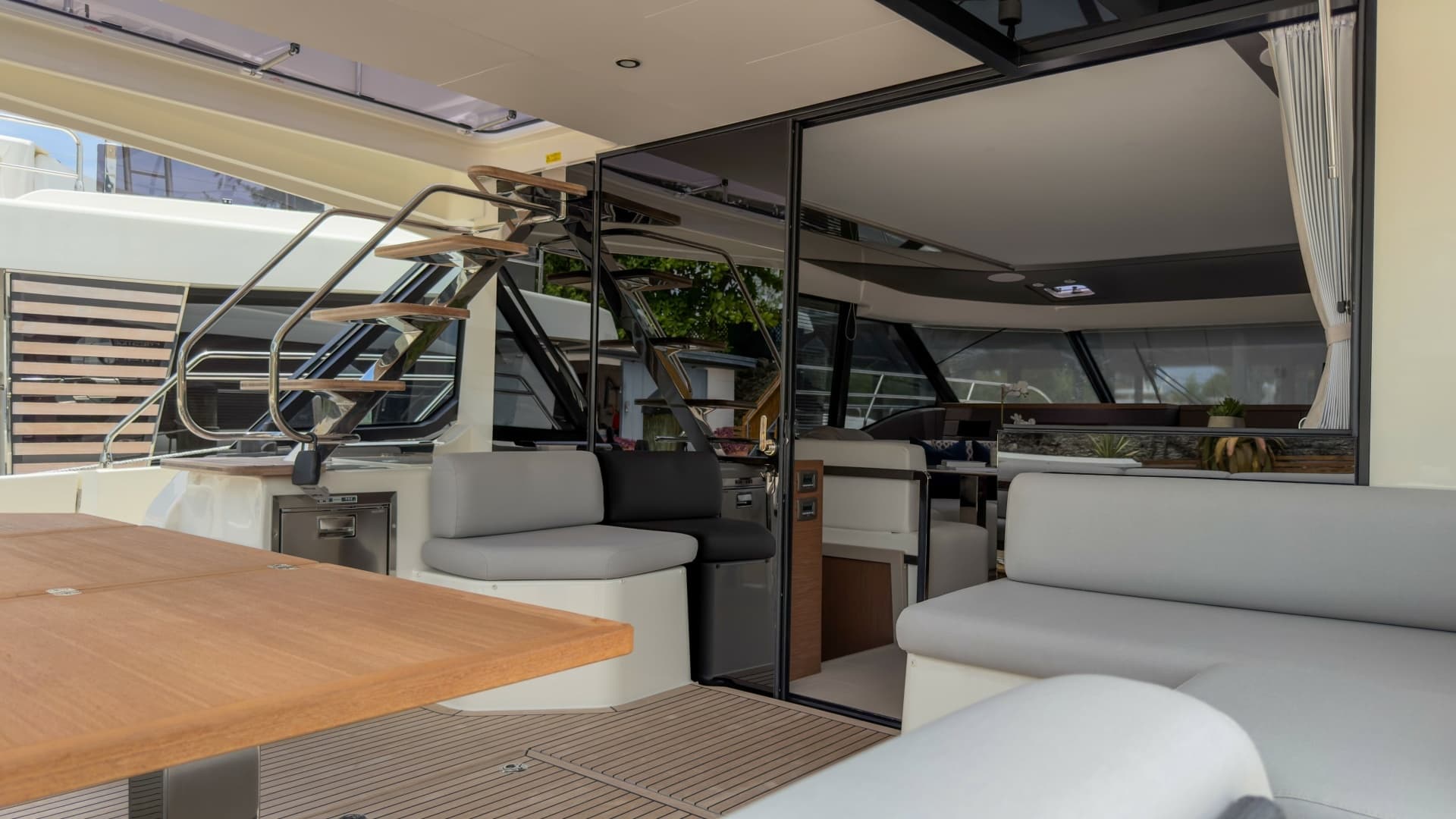 2025 Prestige M48 photo 8