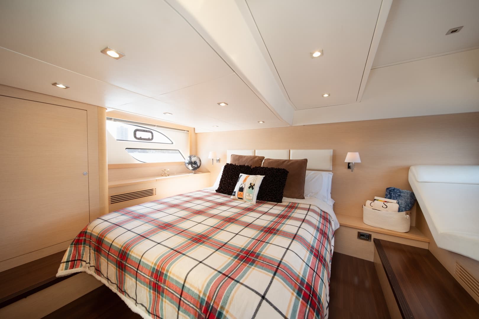 2010 Beneteau Monte Carlo 47 photo 27