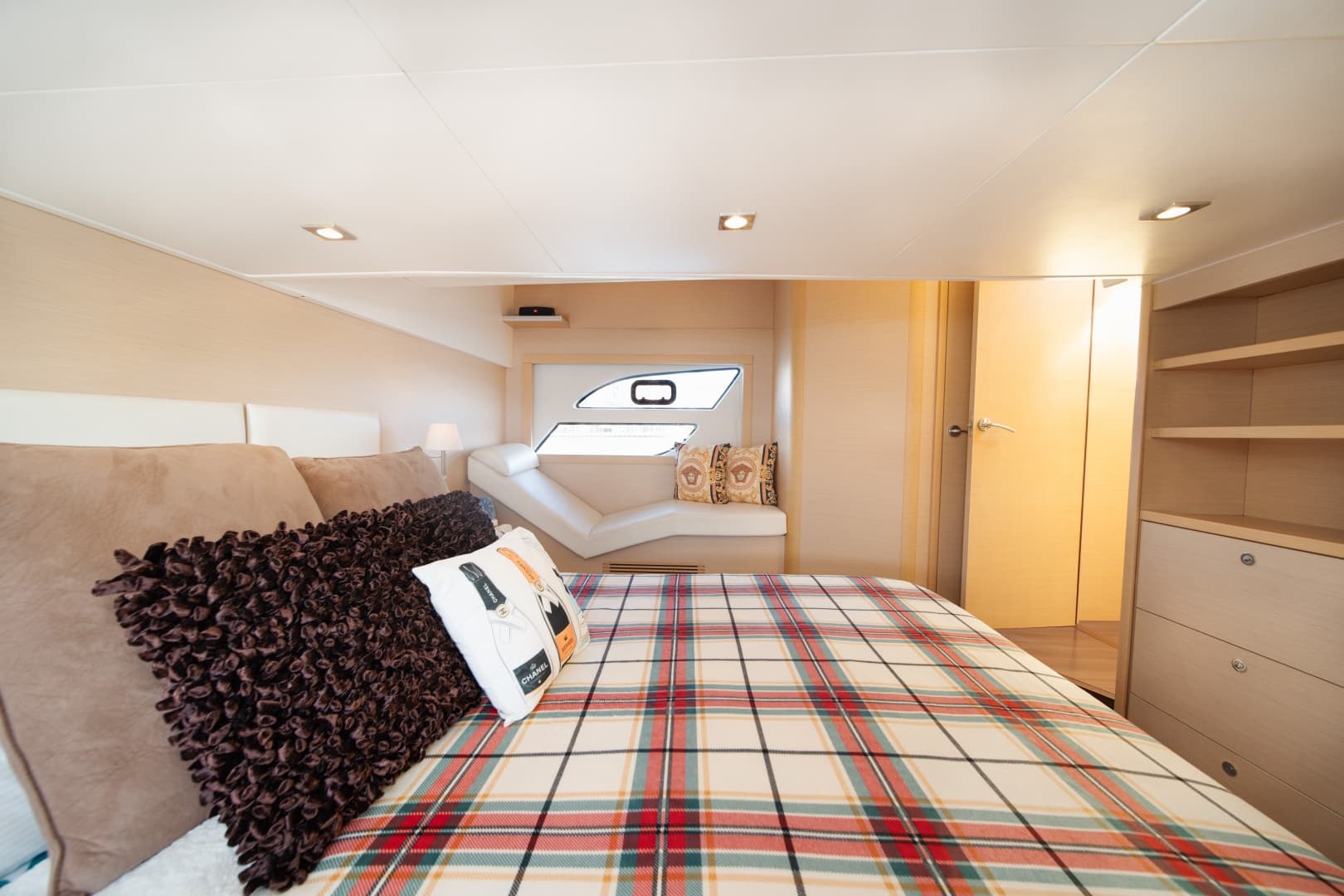2010 Beneteau Monte Carlo 47 photo 28