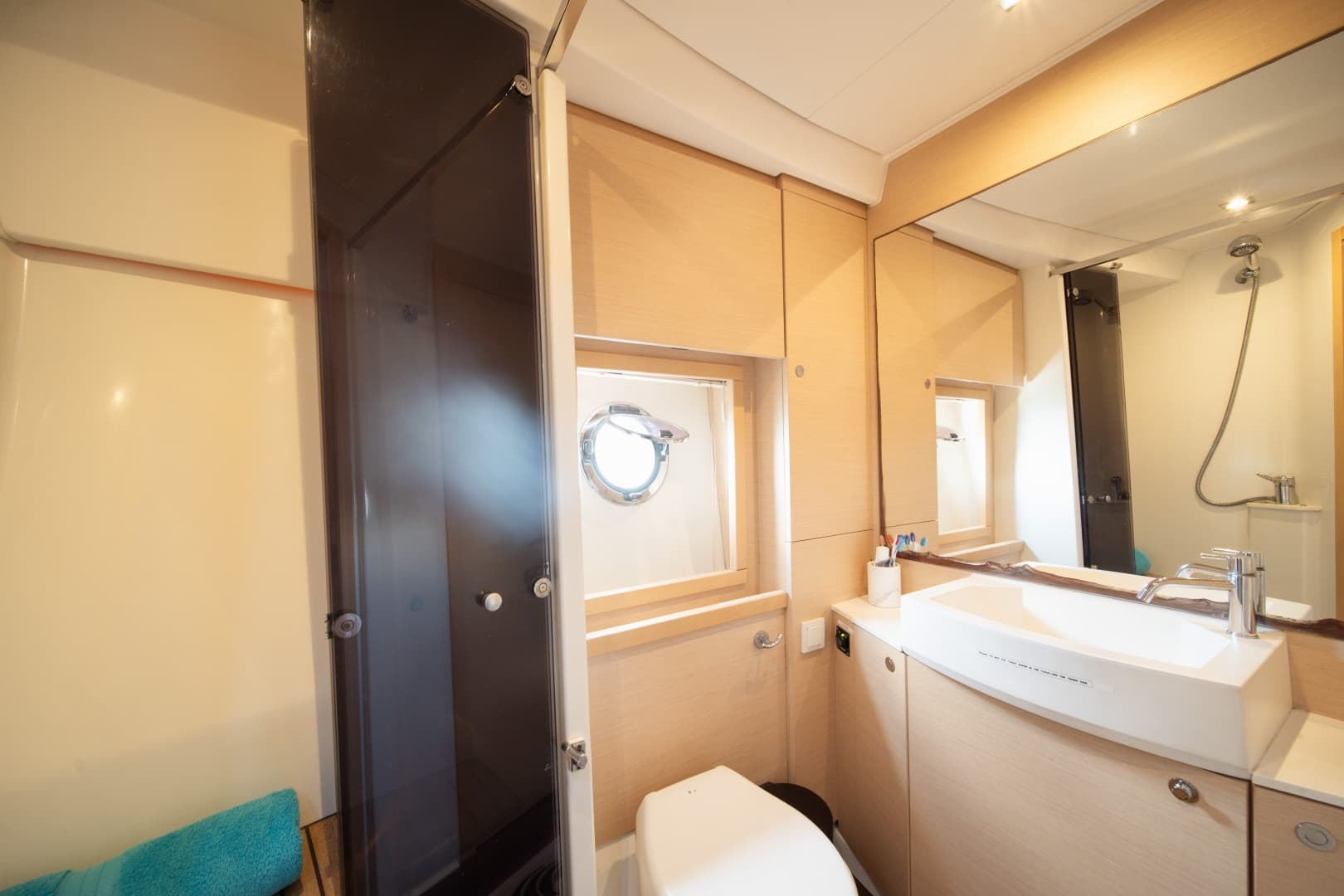 2010 Beneteau Monte Carlo 47 photo 24