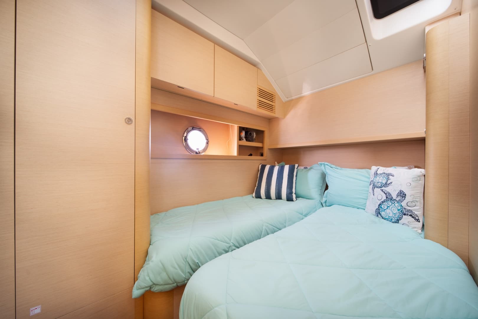 2010 Beneteau Monte Carlo 47 photo 30