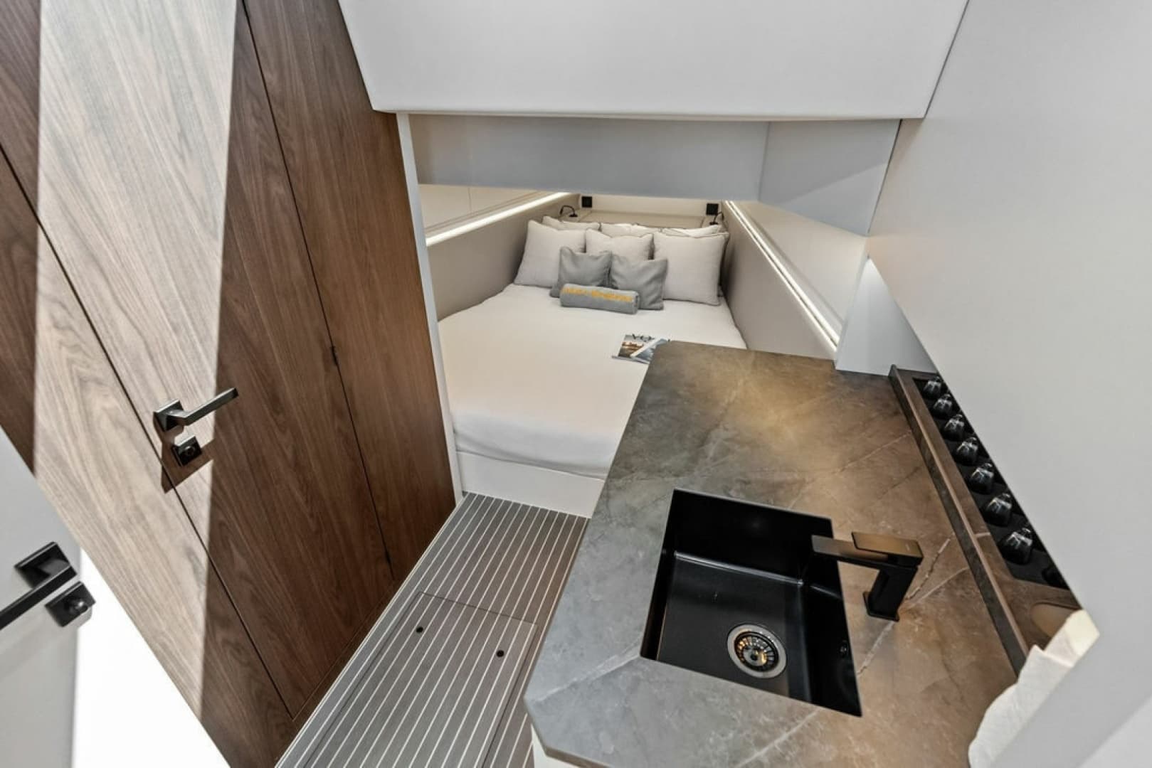 2024 Vanquish Yachts VQ55 photo 37