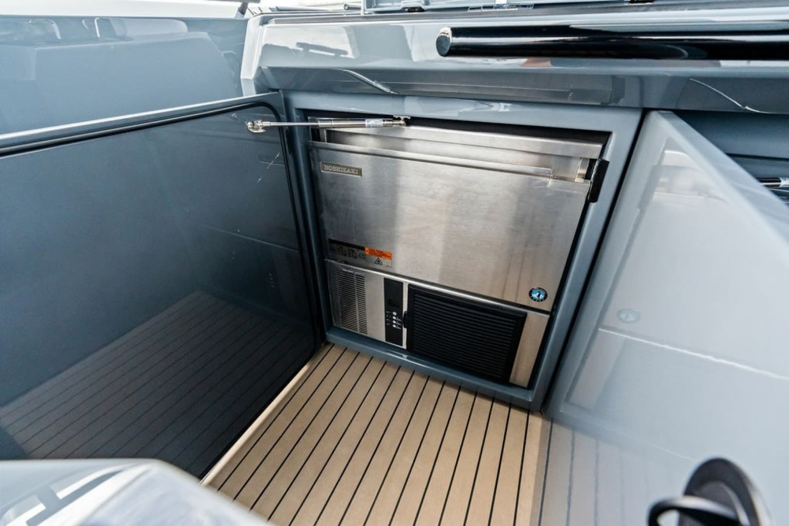 2024 Vanquish Yachts VQ55 photo 31