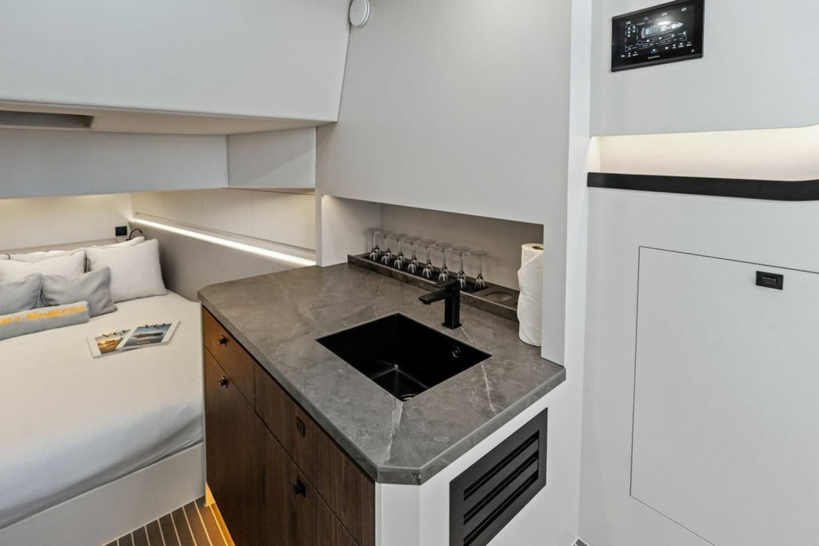 2024 Vanquish Yachts VQ55 photo 38