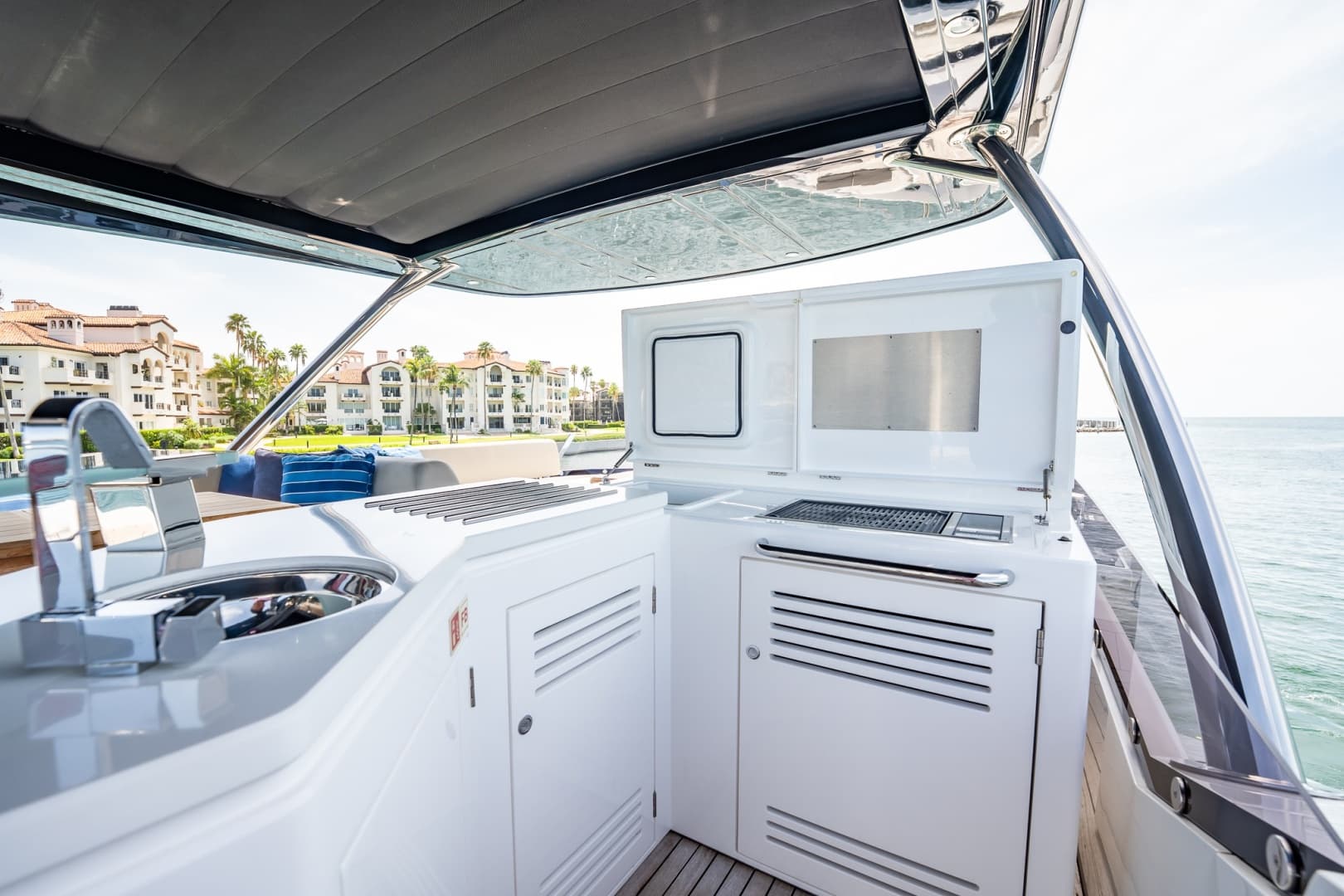 2025 Sunseeker 76 Yacht photo 34