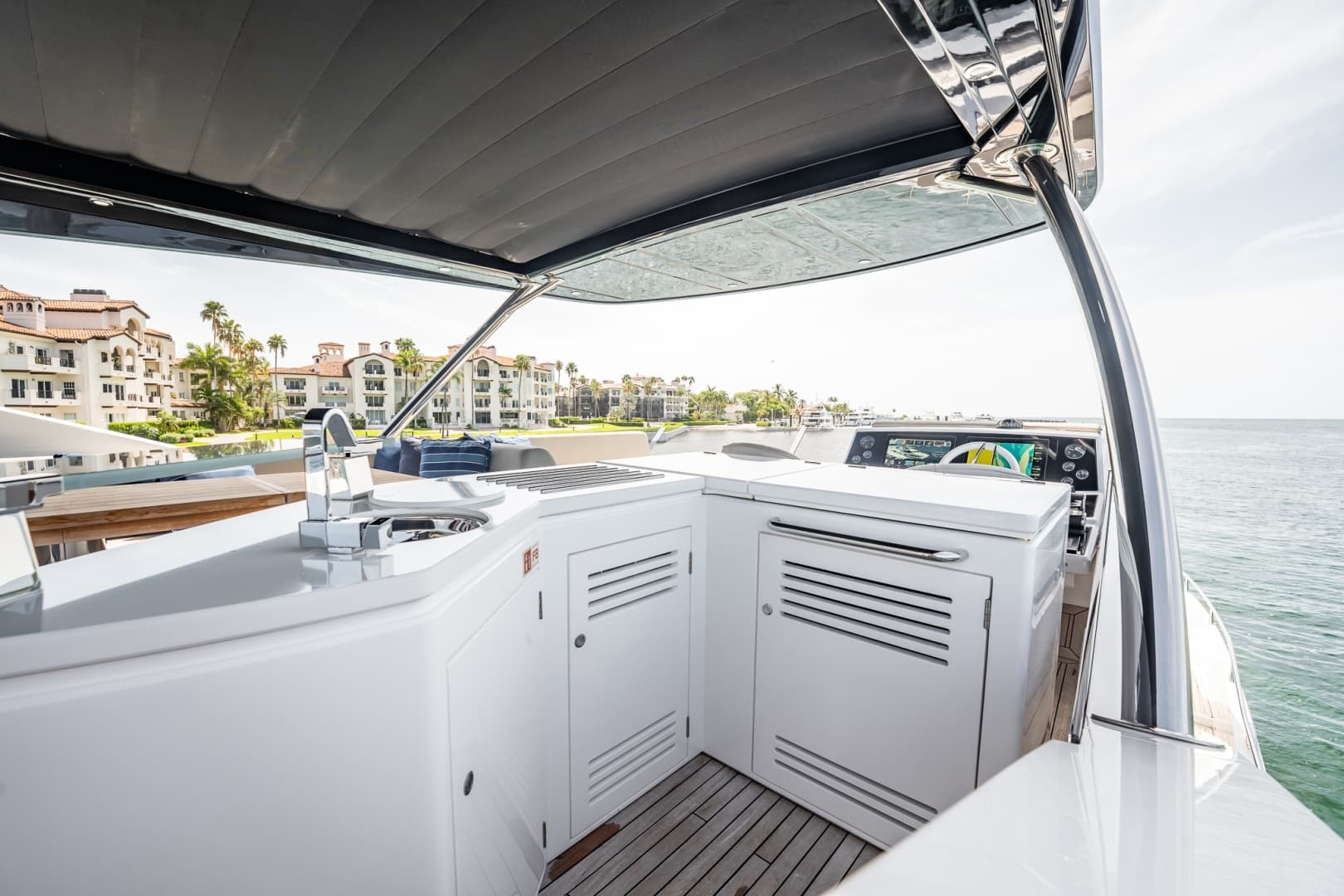 2025 Sunseeker 76 Yacht photo 32