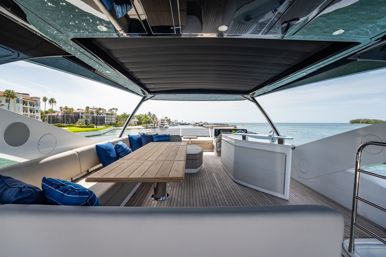 2025 Sunseeker 76 Yacht photo 35