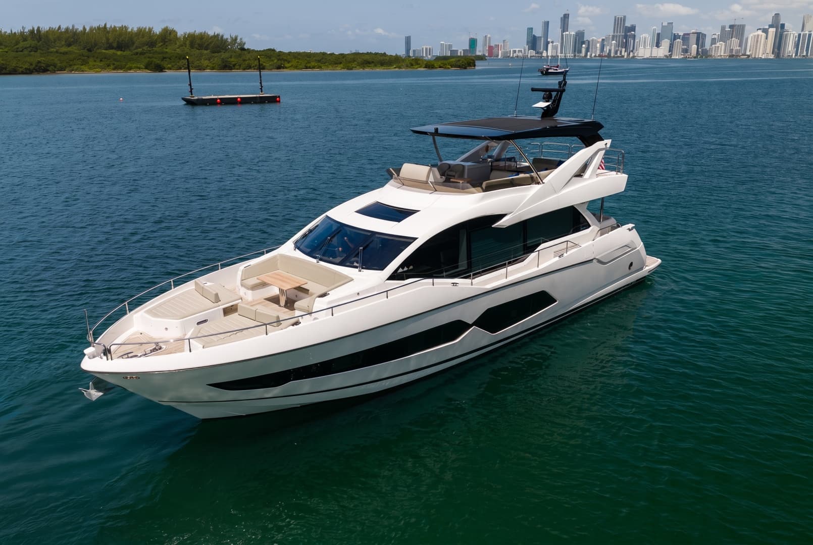 2025 Sunseeker 76 Yacht photo 8