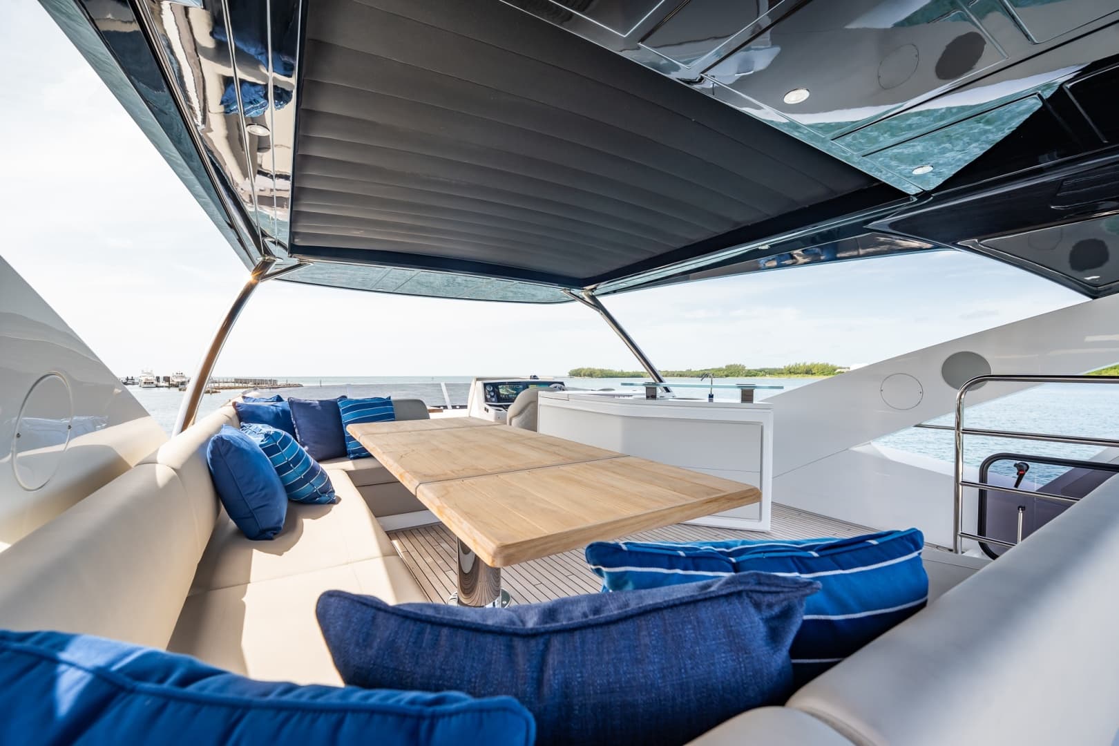 2025 Sunseeker 76 Yacht photo 31