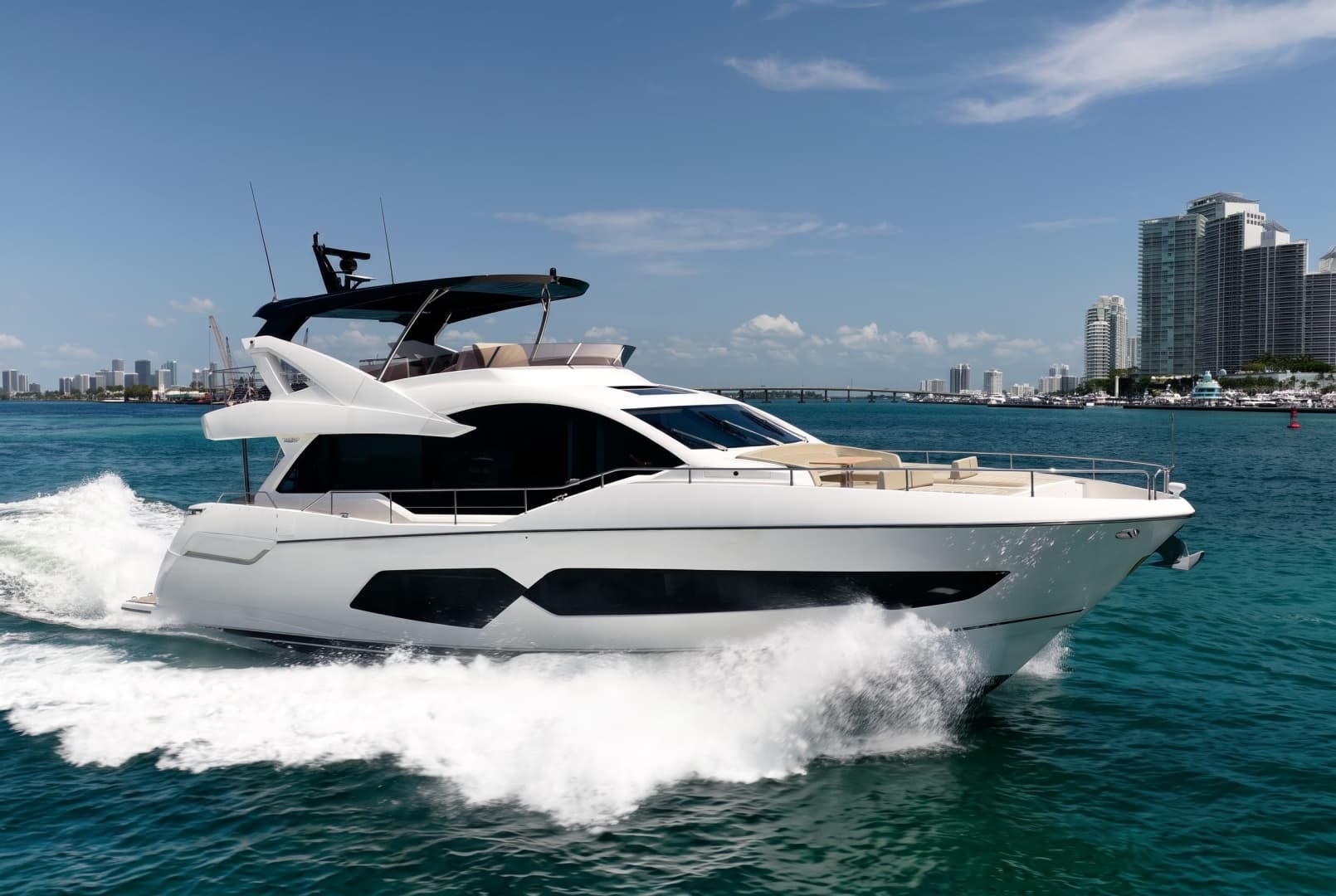 2025 Sunseeker 76 Yacht photo 4