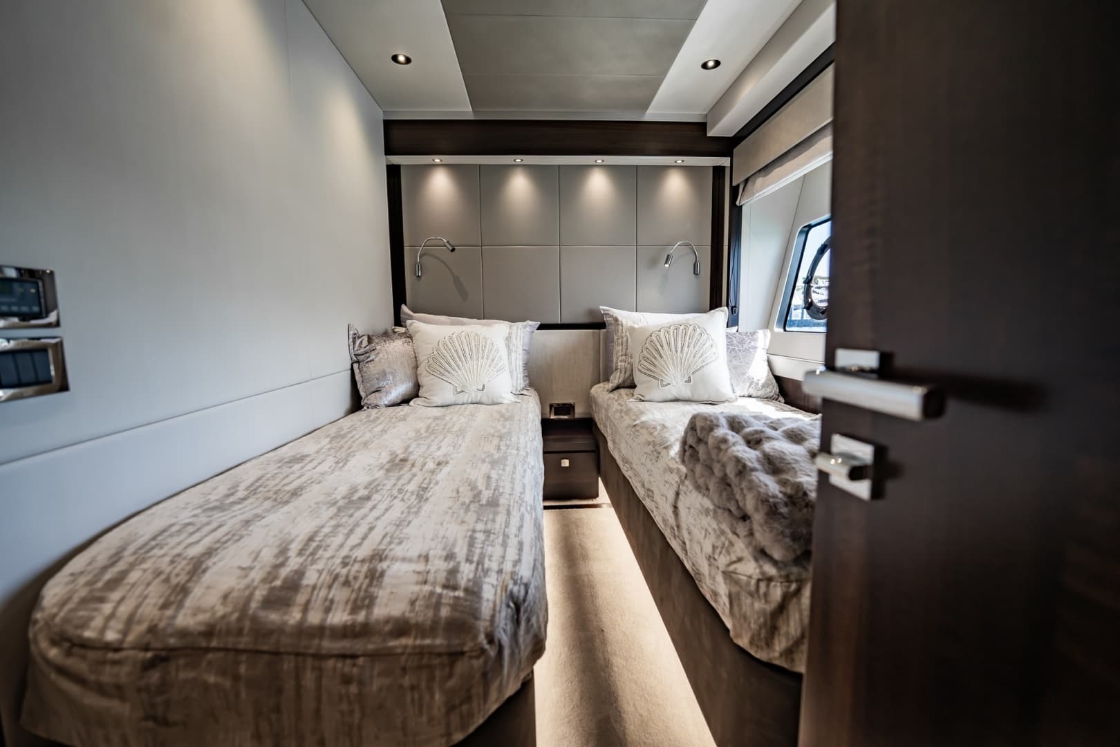 2025 Sunseeker 76 Yacht photo 96