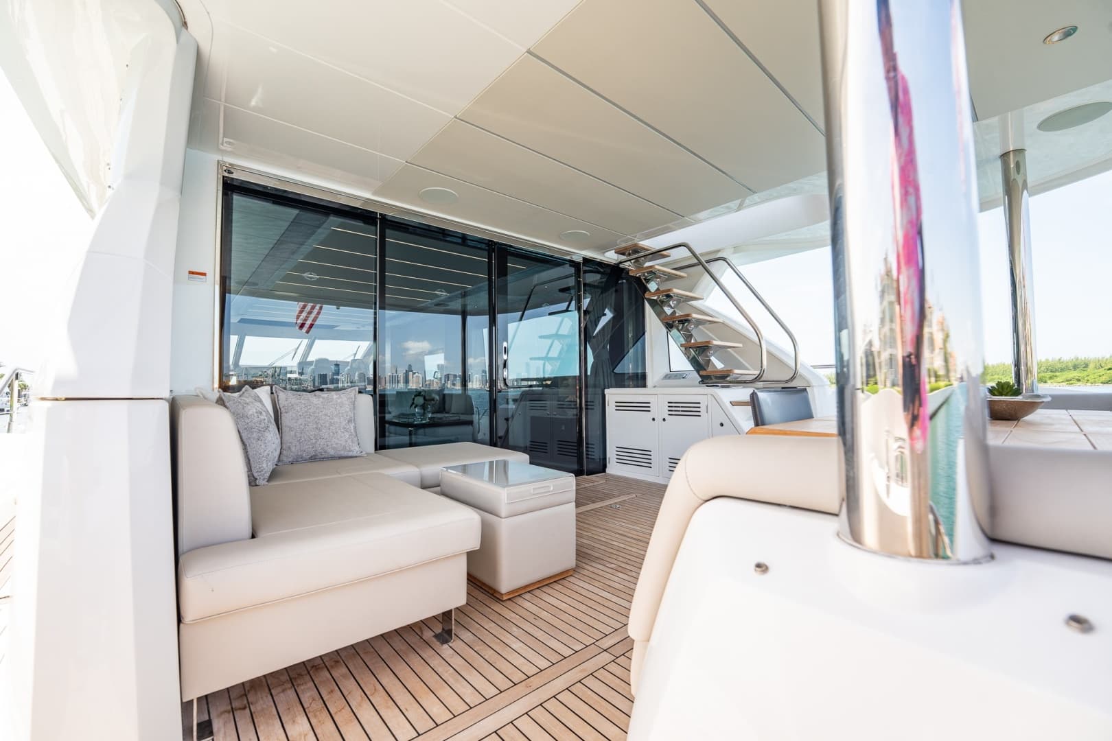 2025 Sunseeker 76 Yacht photo 17