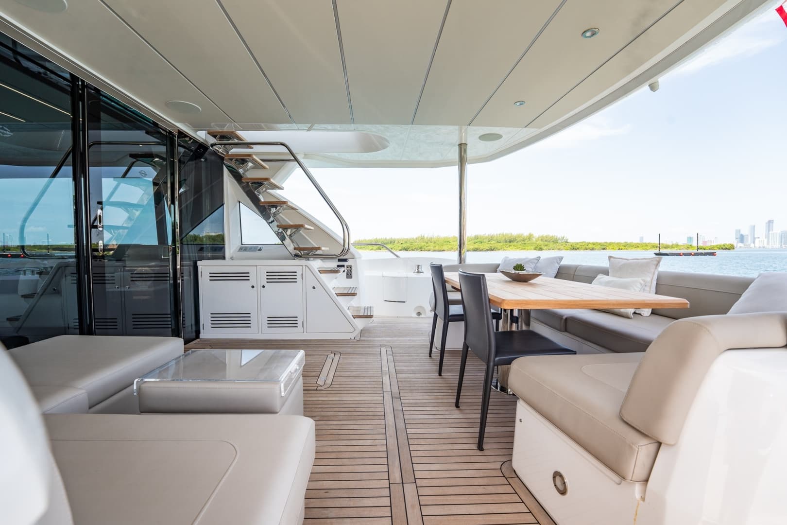 2025 Sunseeker 76 Yacht photo 16