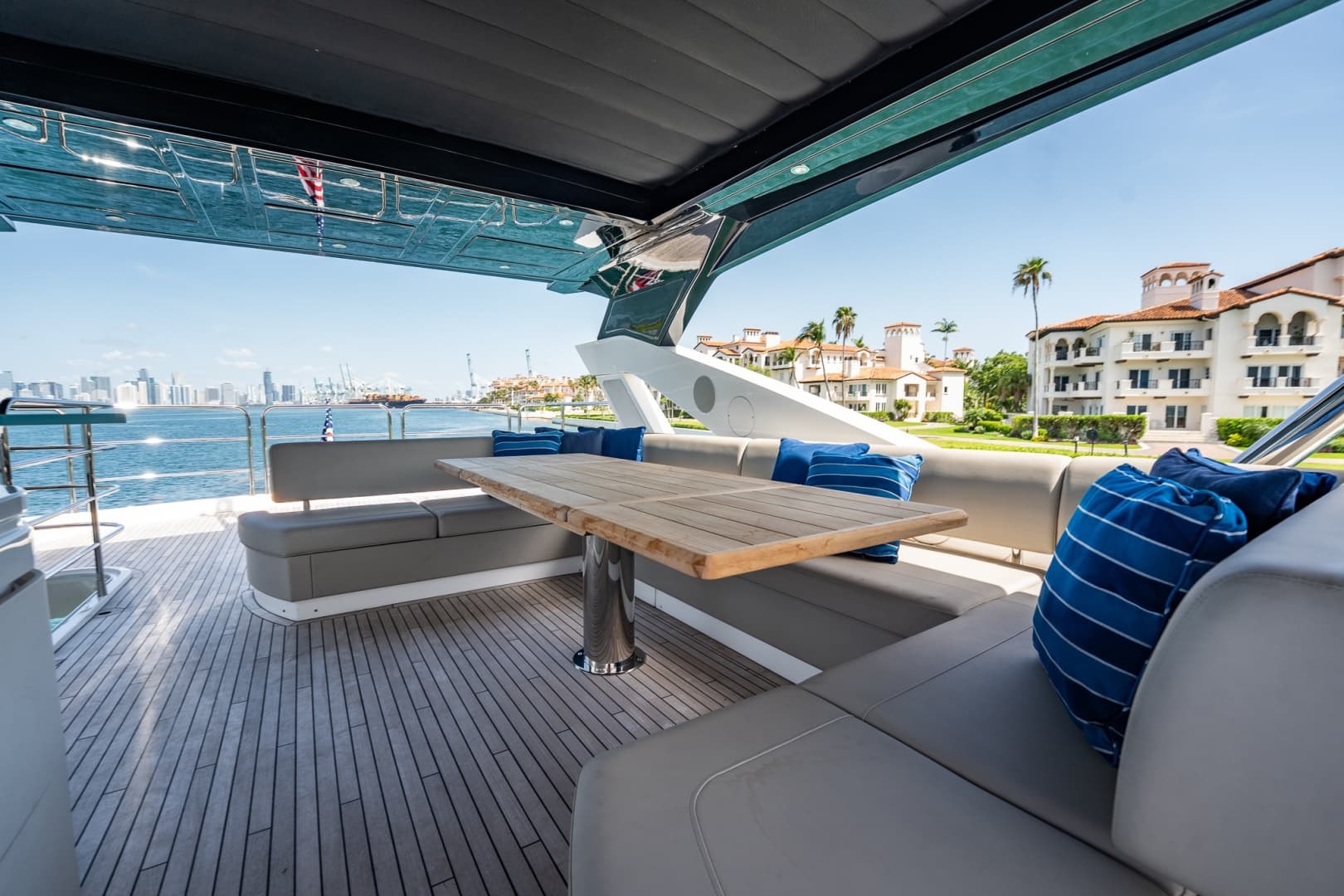 2025 Sunseeker 76 Yacht photo 37