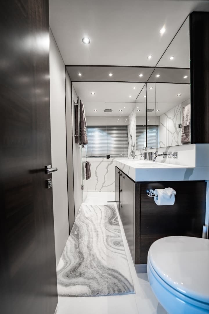2025 Sunseeker 76 Yacht photo 70