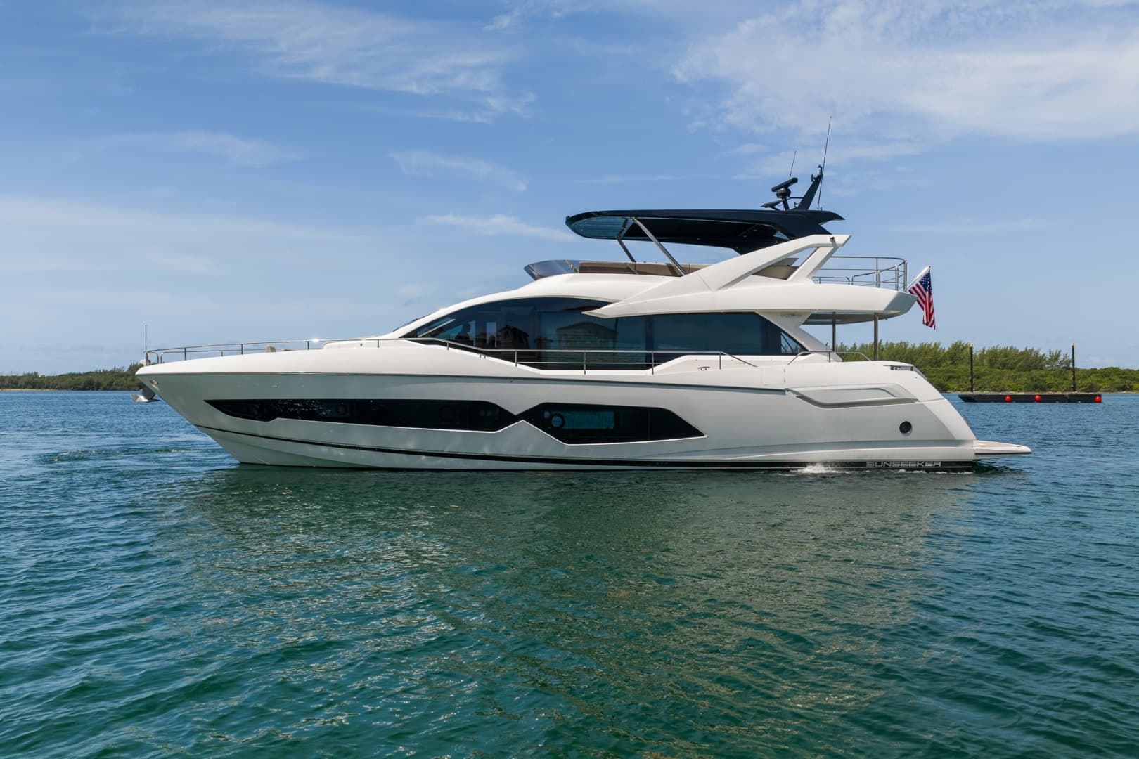 2025 Sunseeker 76 Yacht photo 2