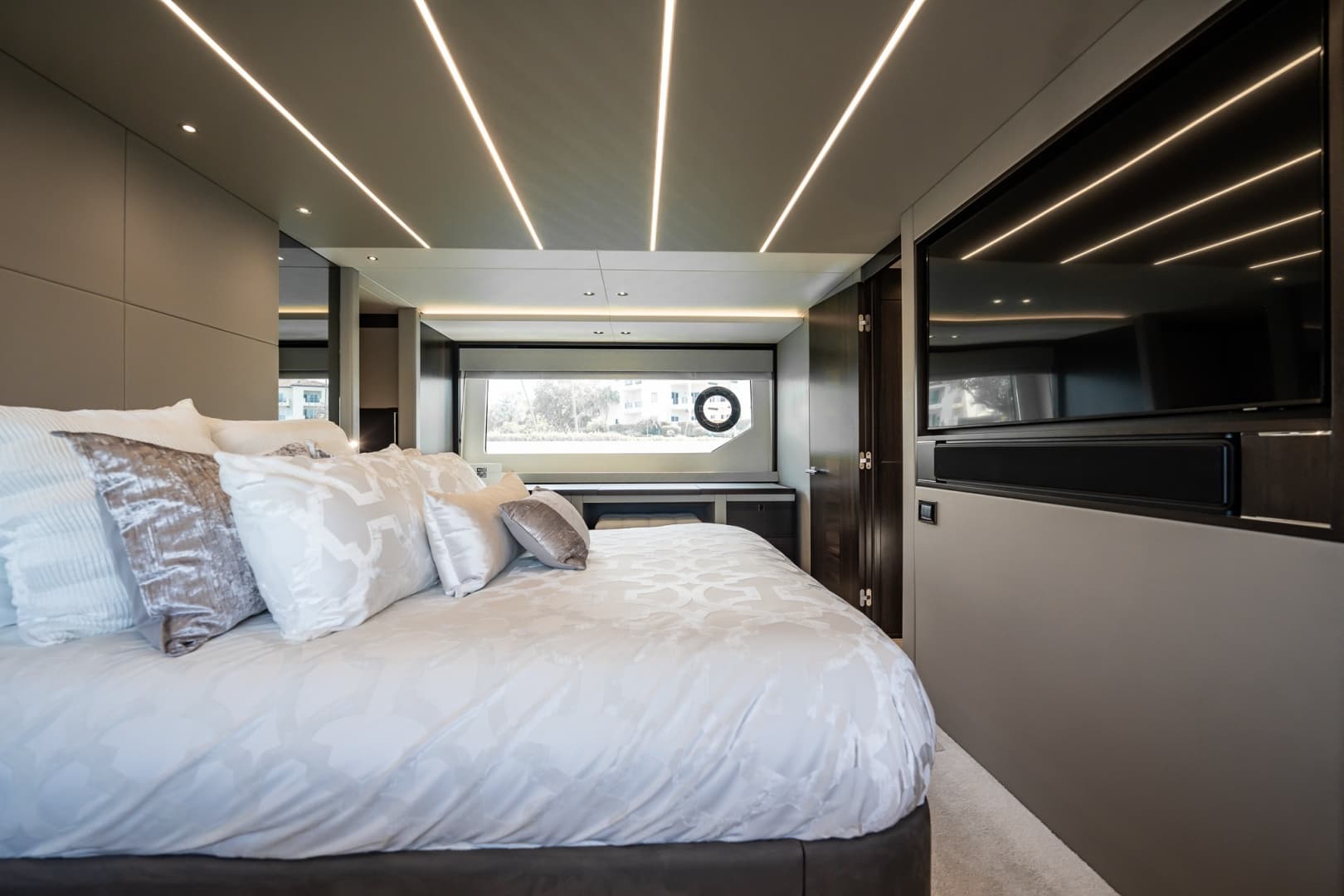 2025 Sunseeker 76 Yacht photo 89