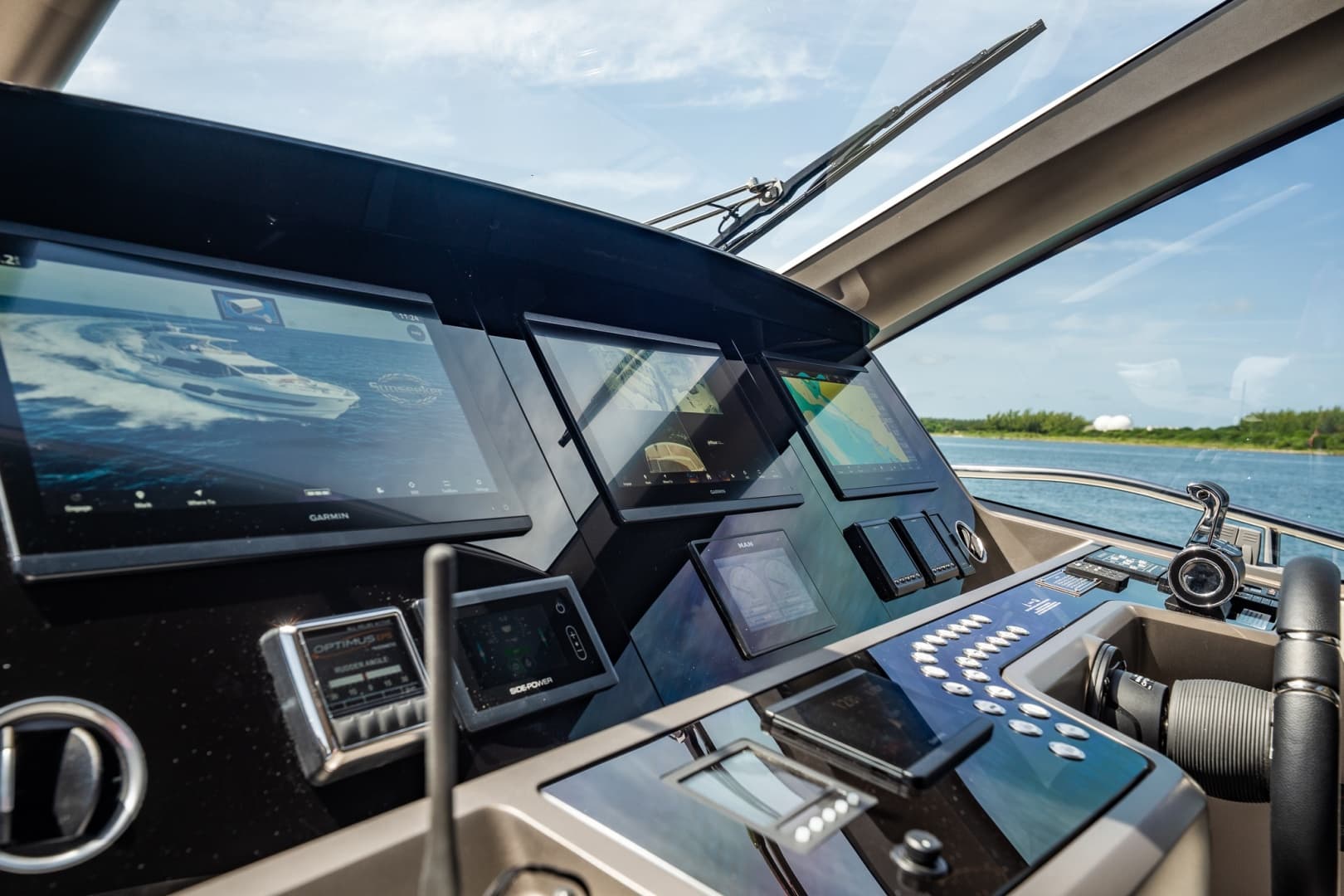 2025 Sunseeker 76 Yacht photo 57