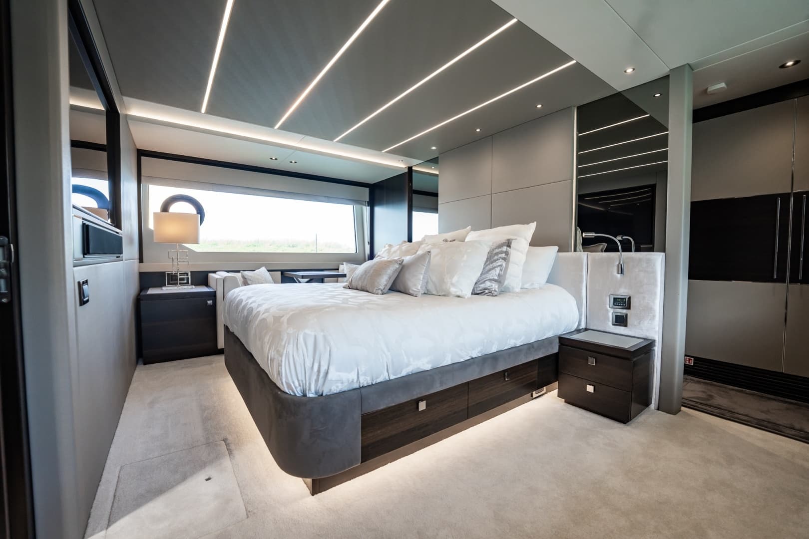 2025 Sunseeker 76 Yacht photo 60