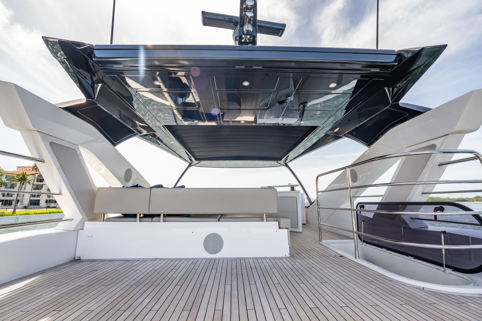 2025 Sunseeker 76 Yacht photo 43