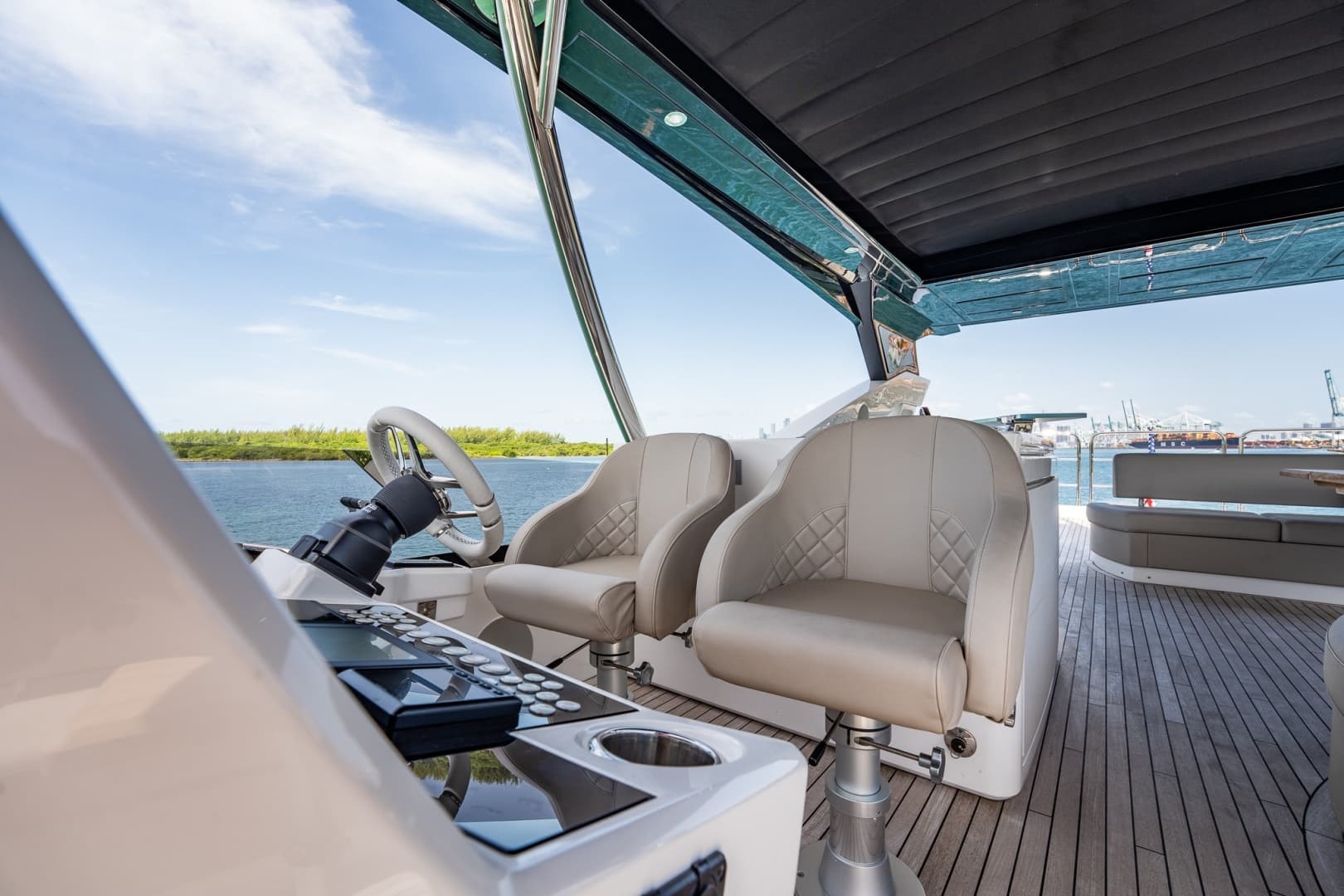 2025 Sunseeker 76 Yacht photo 39