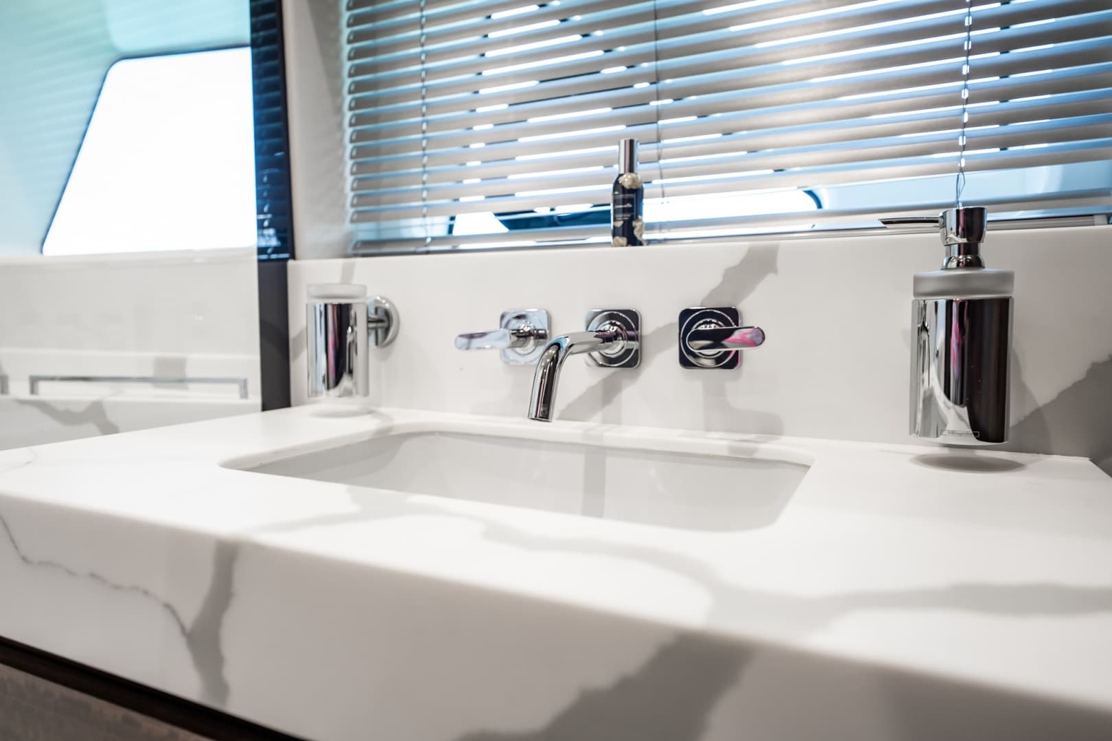 2025 Sunseeker 76 Yacht photo 92