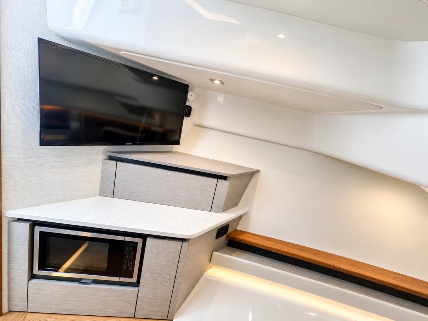 2024 Tiara Yachts 48 LS photo 17