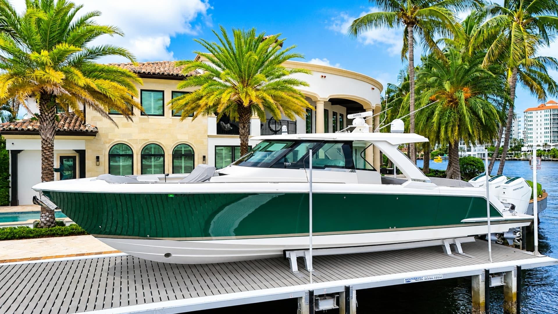 2024 Tiara Yachts 48 LS photo 2