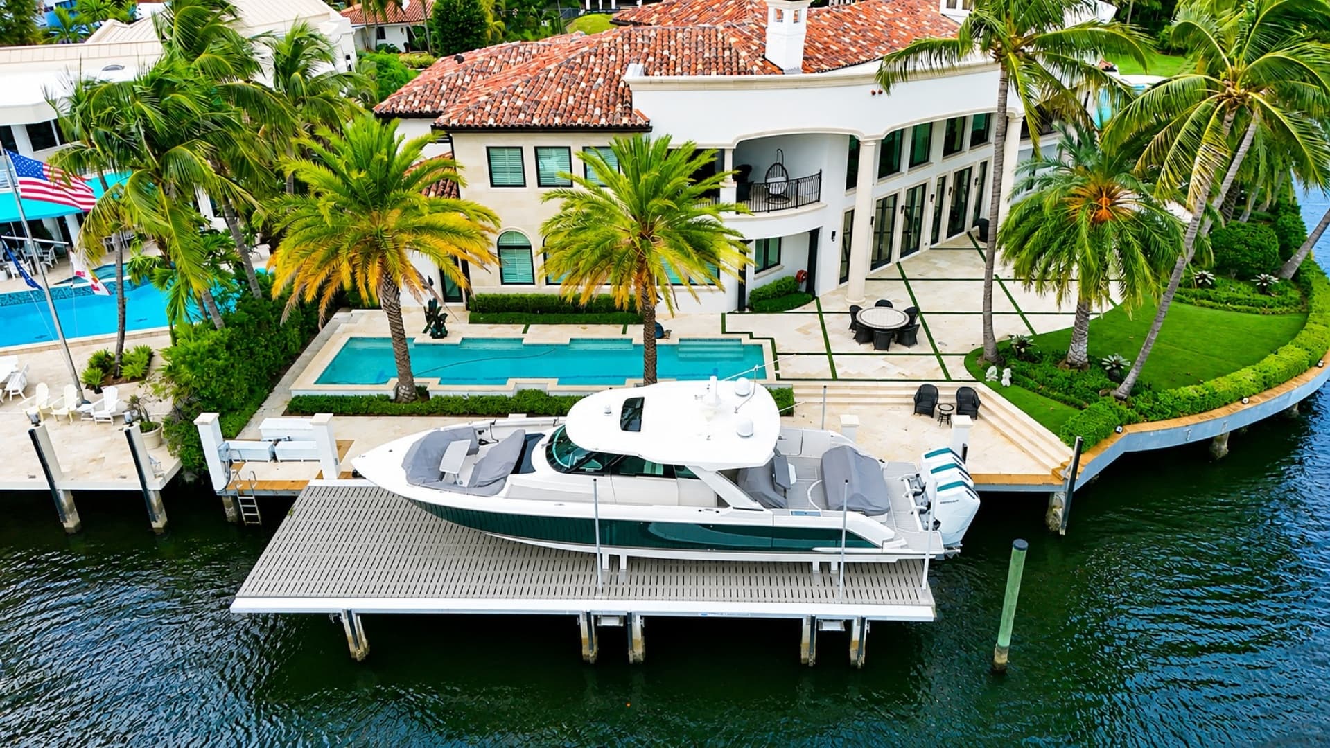 2024 Tiara Yachts 48 LS photo 32