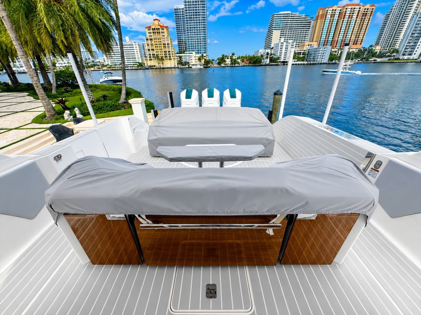2024 Tiara Yachts 48 LS photo 10