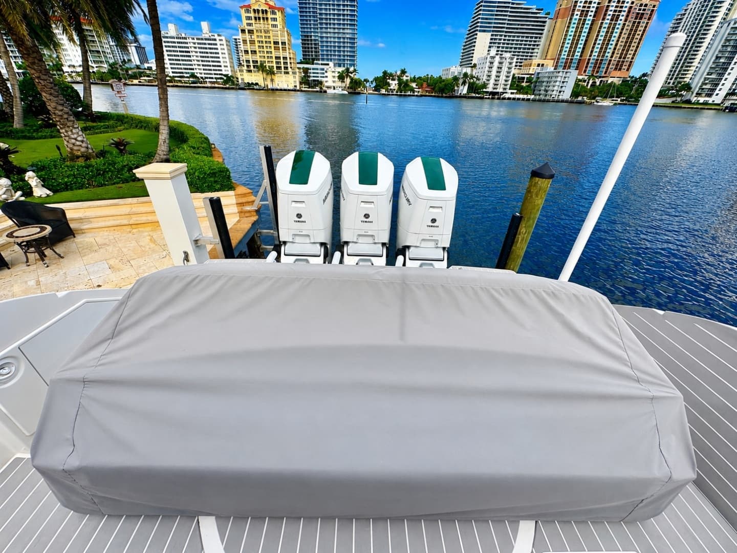 2024 Tiara Yachts 48 LS photo 12