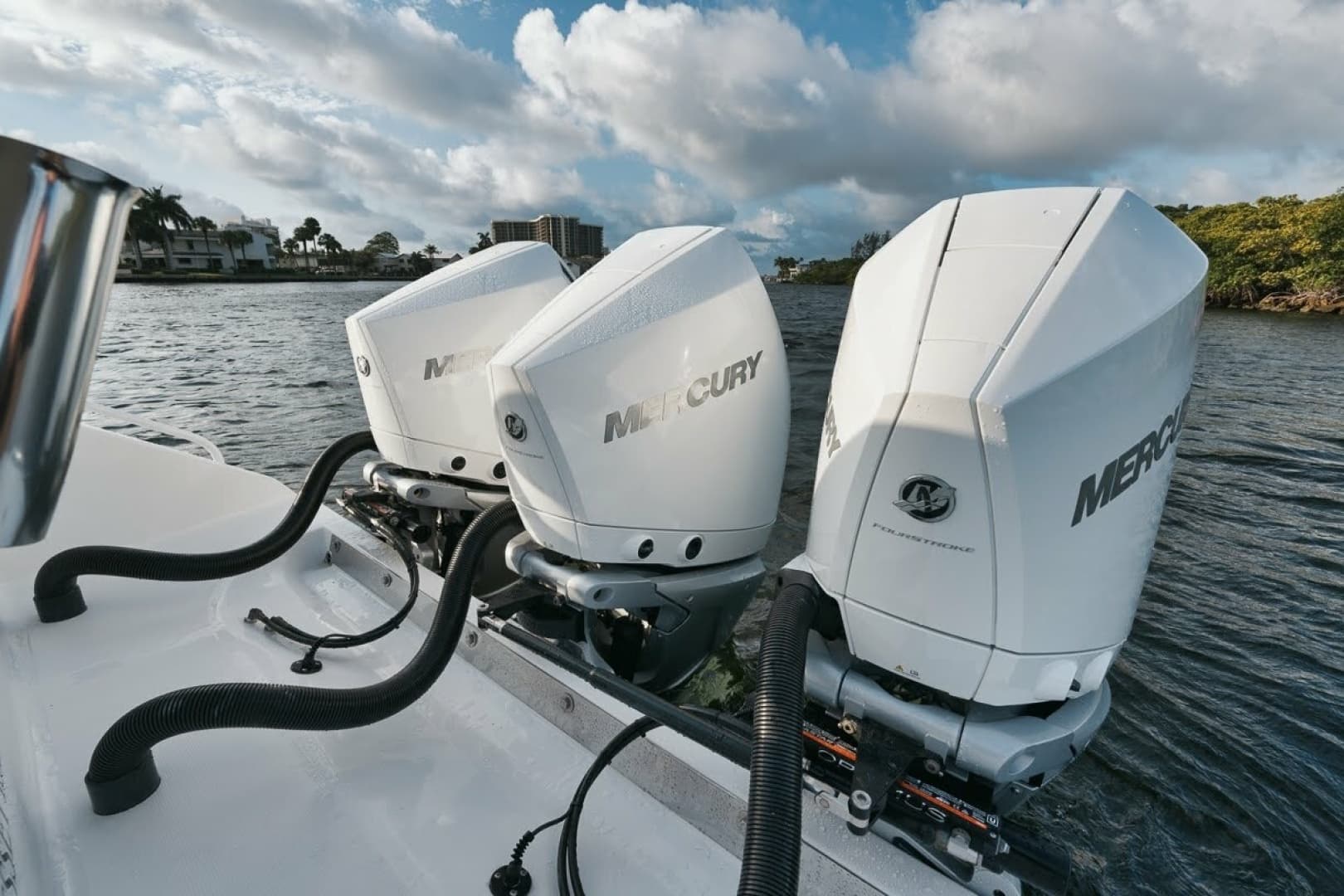 2017 Bahama 37 photo 28