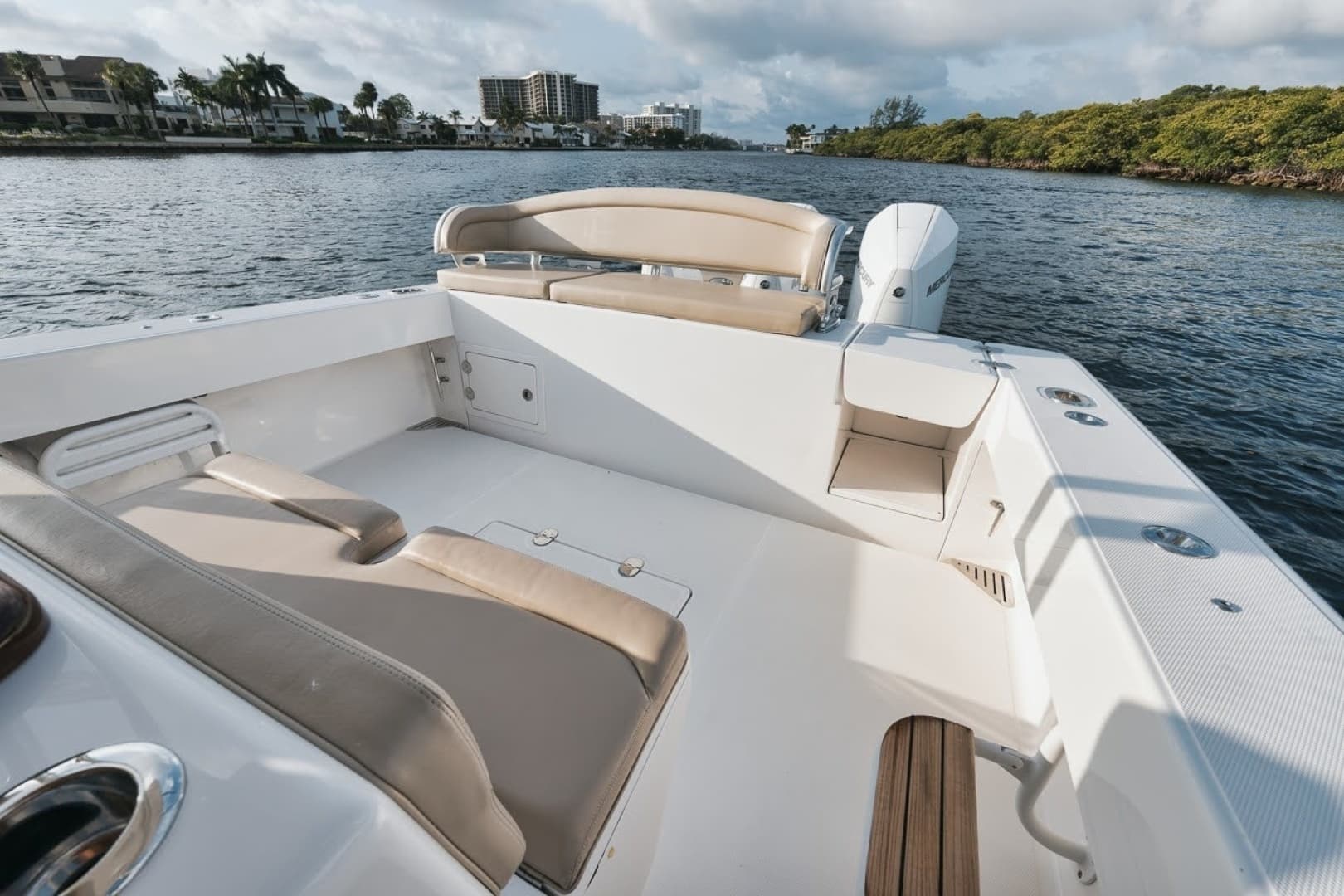 2017 Bahama 37 photo 15