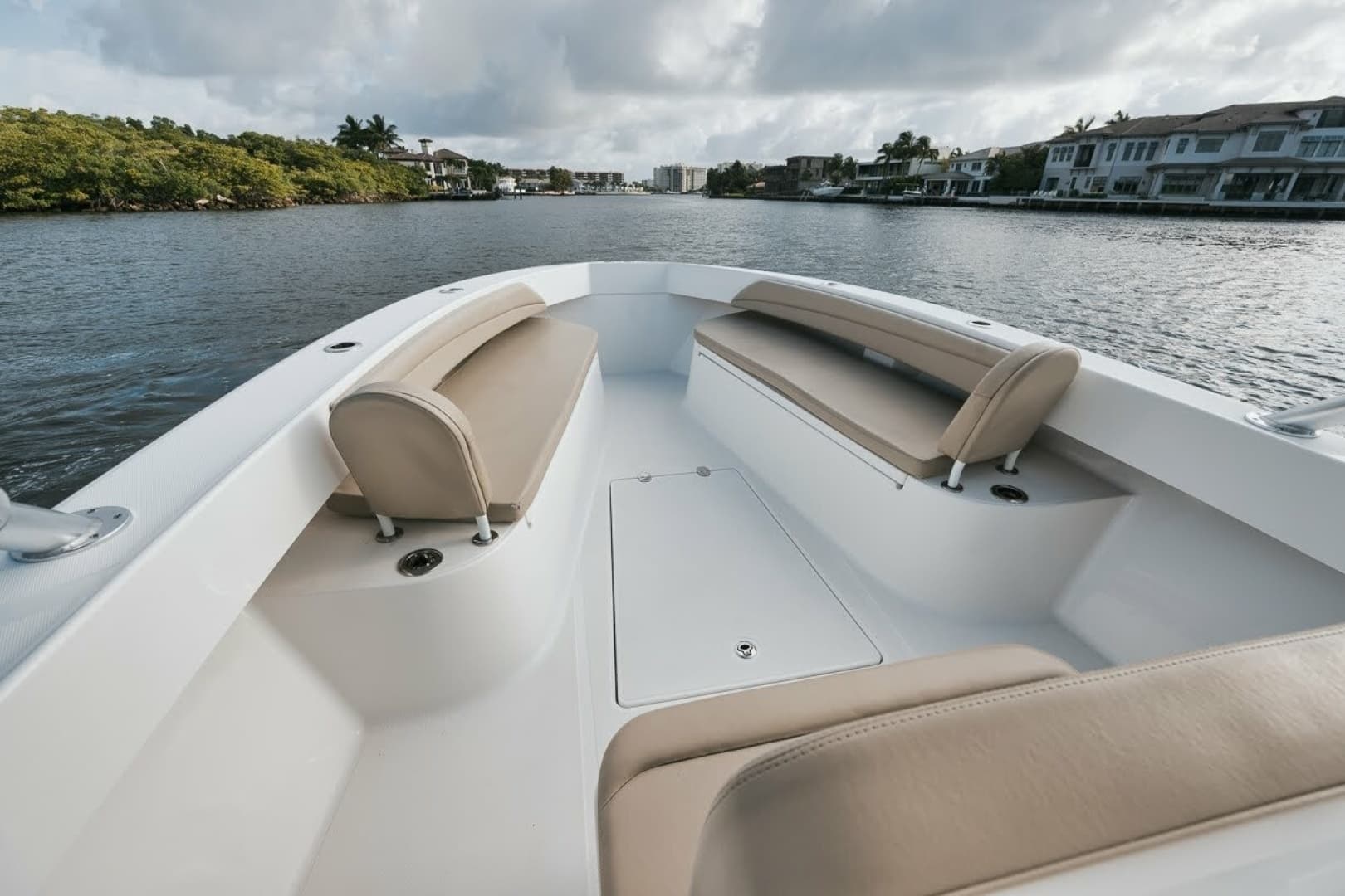 2017 Bahama 37 photo 38