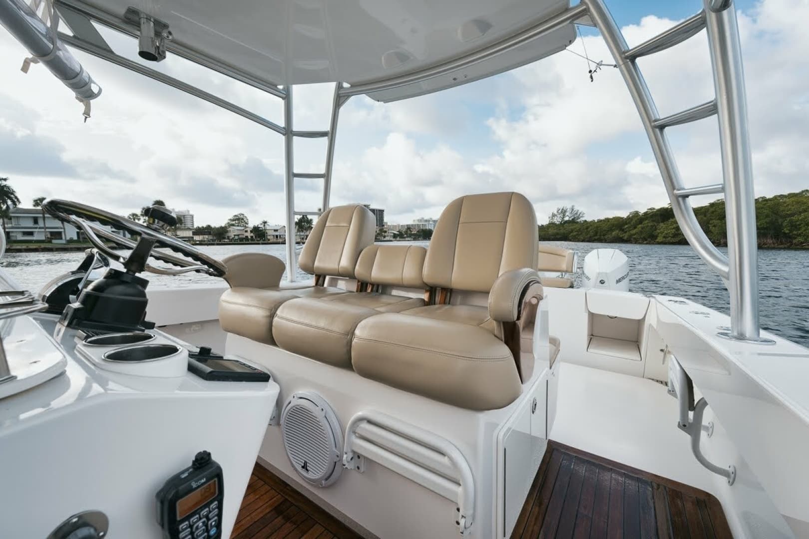 2017 Bahama 37 photo 35
