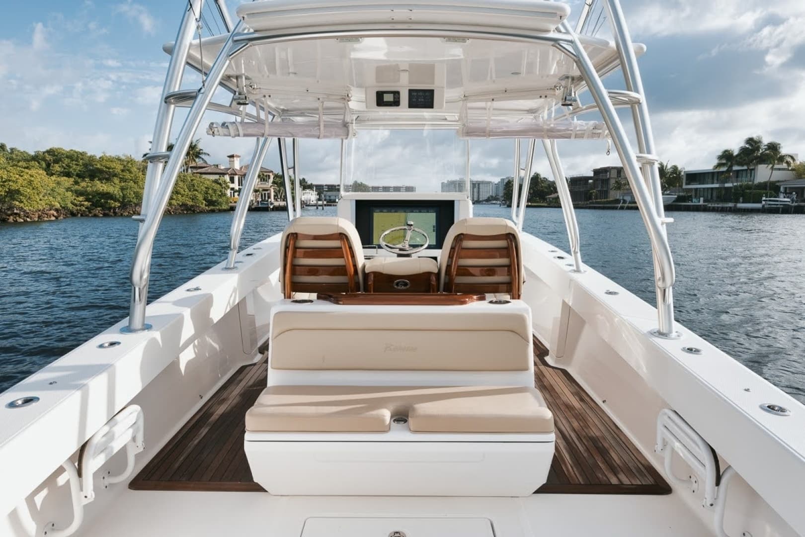2017 Bahama 37 photo 30