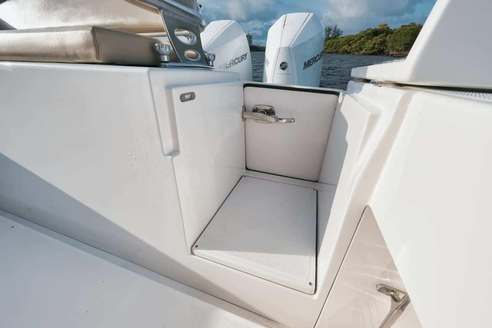 2017 Bahama 37 photo 18