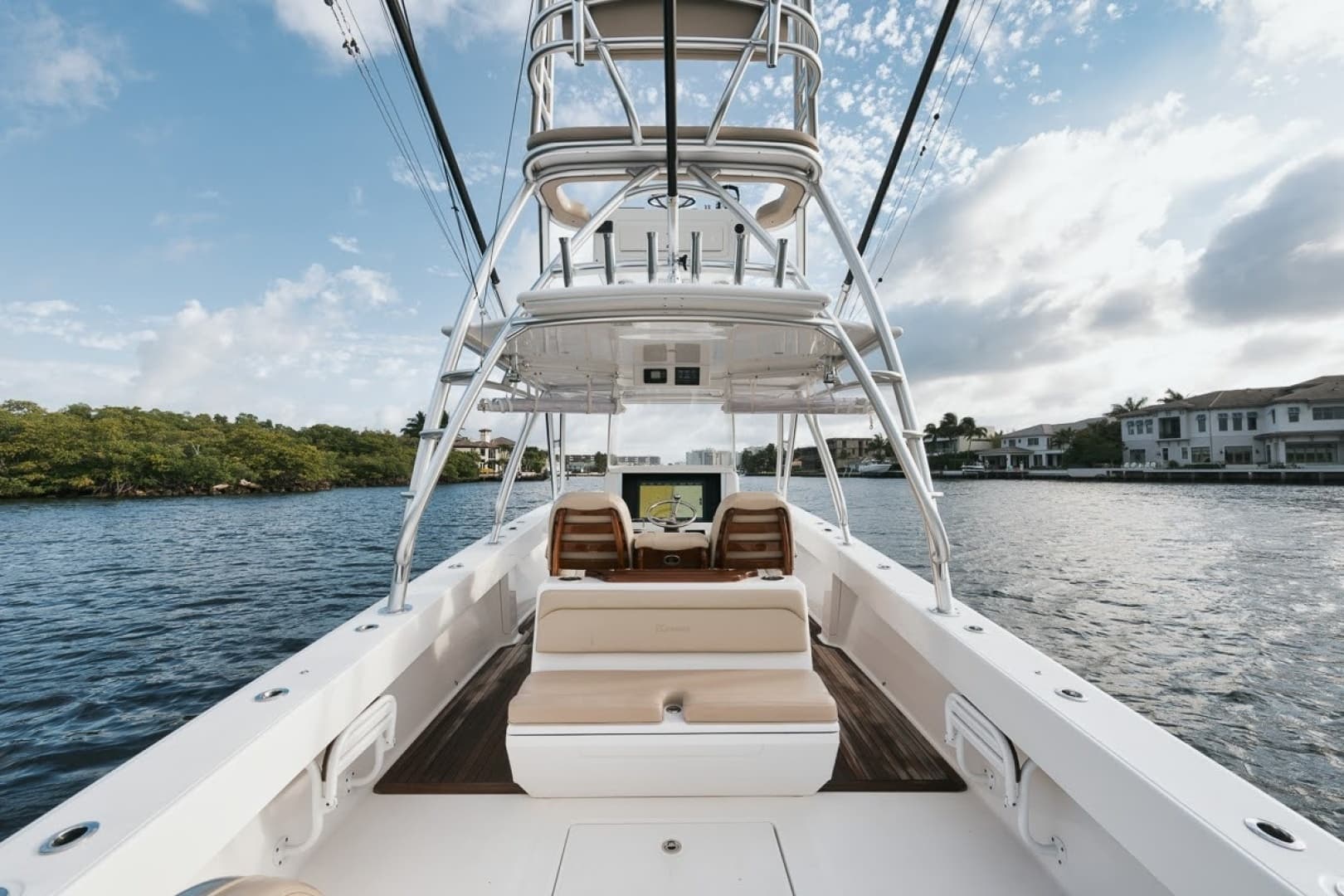 2017 Bahama 37 photo 29