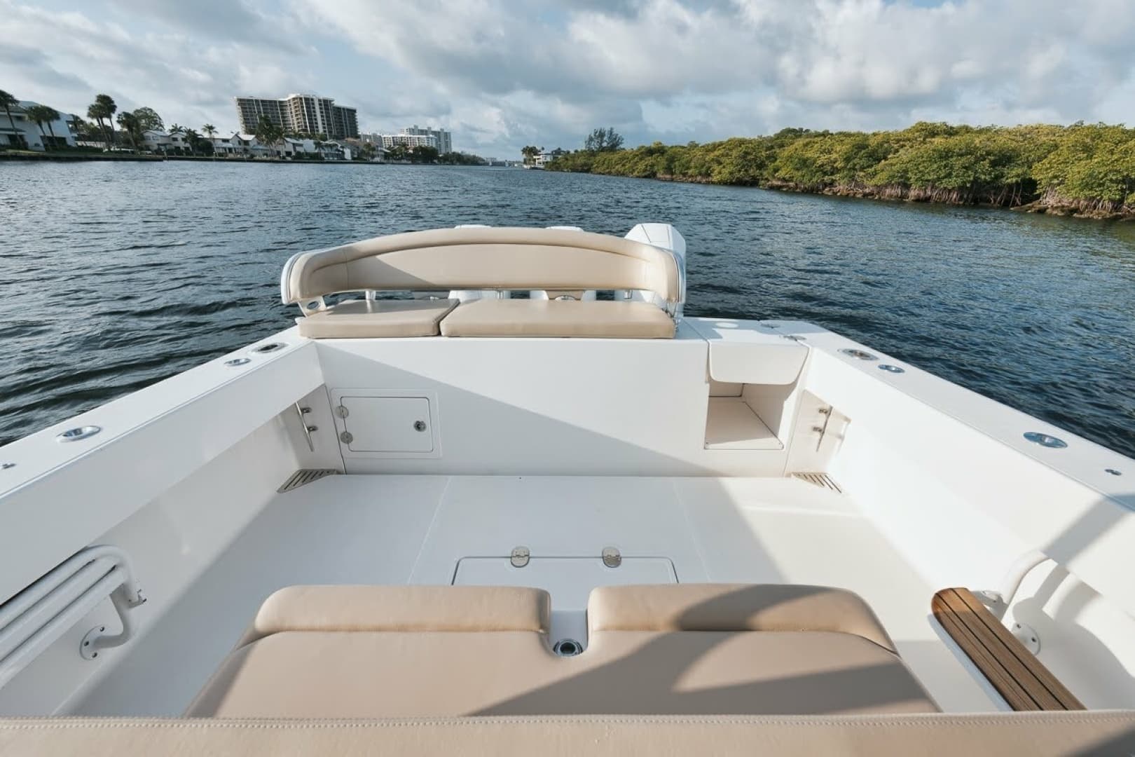 2017 Bahama 37 photo 26
