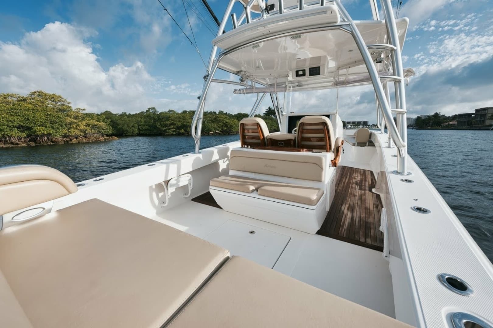 2017 Bahama 37 photo 19