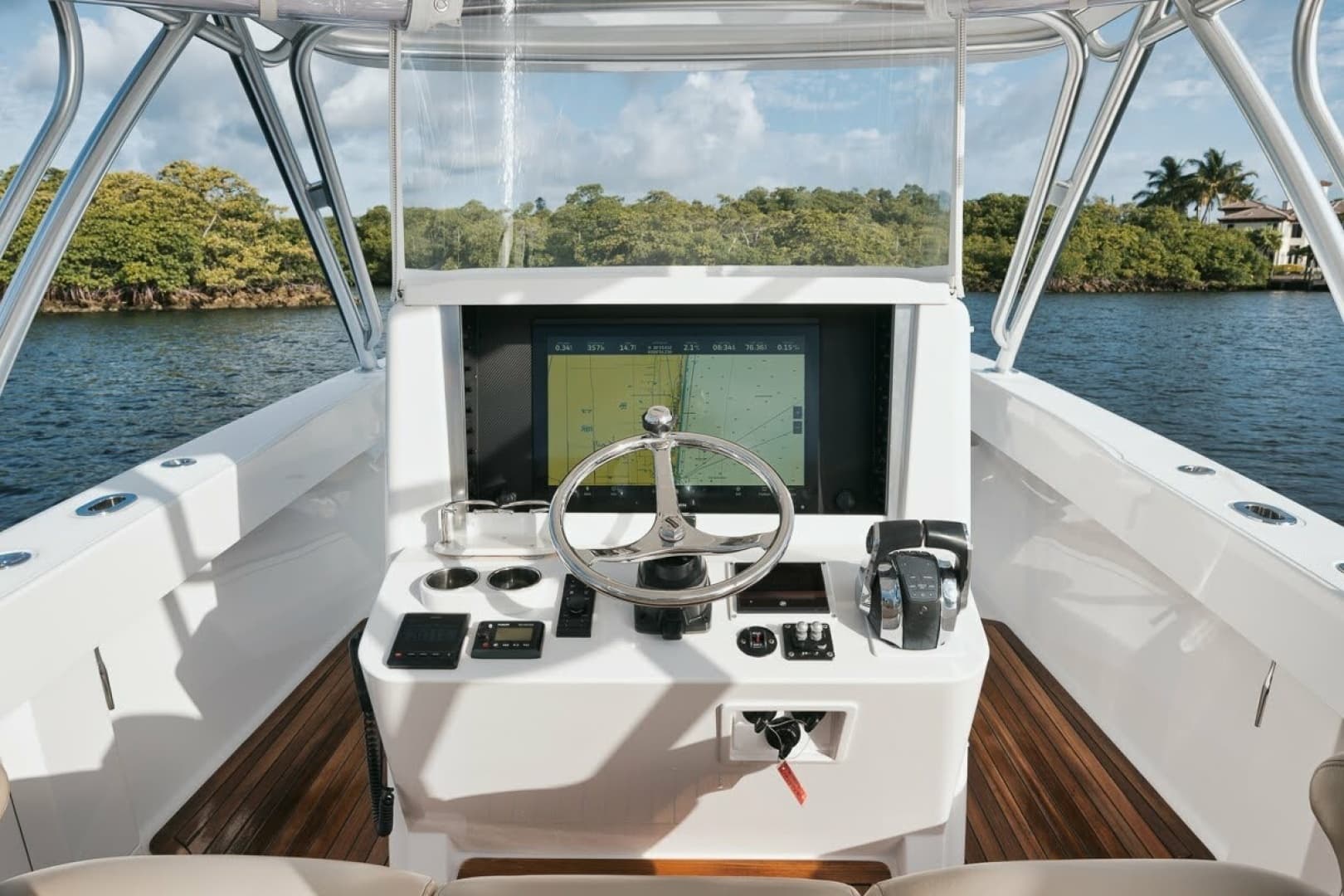 2017 Bahama 37 photo 20