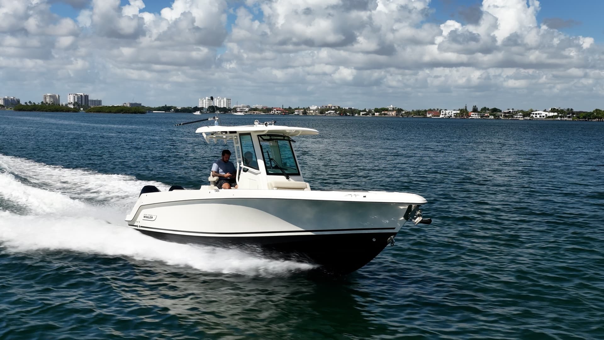 2024 Boston Whaler 280 Outrage photo 2